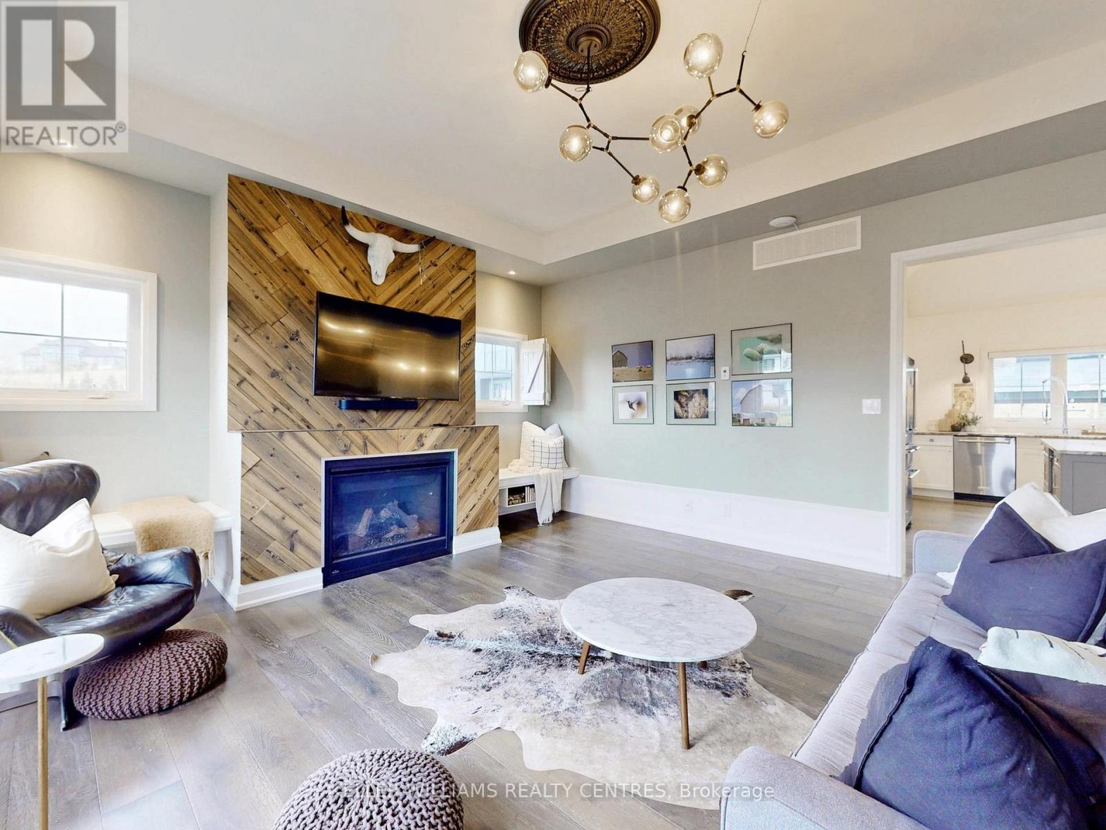 2 Thoroughbred Drive, Oro-Medonte, Ontario  L0K 1E0 - Photo 4 - S12973366