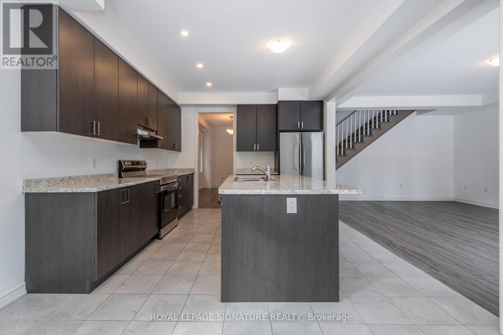 5 Sassafras Road, Springwater, Ontario  L9X 2C6 - Photo 10 - S12973408