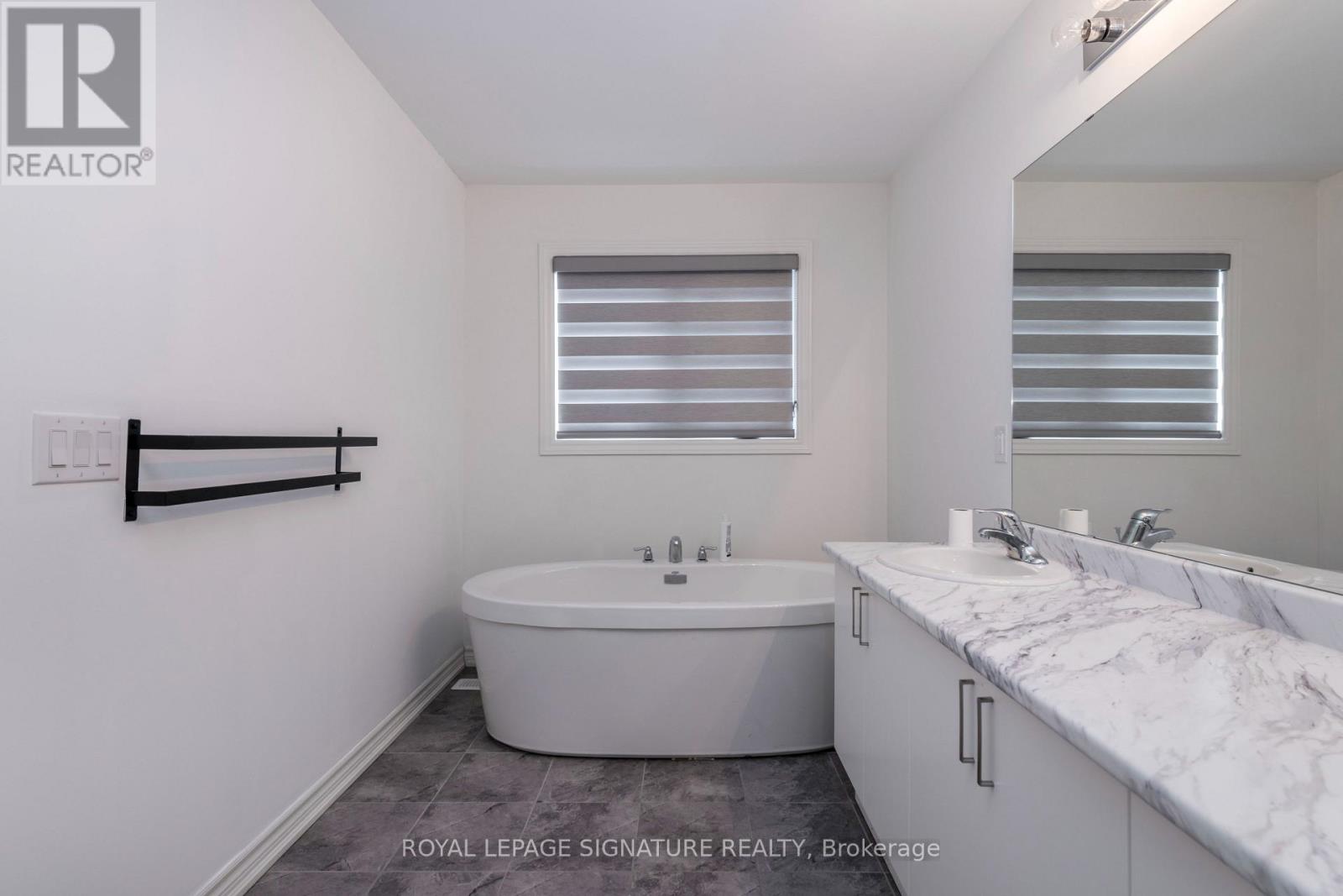 5 Sassafras Road, Springwater, Ontario  L9X 2C6 - Photo 16 - S12973408