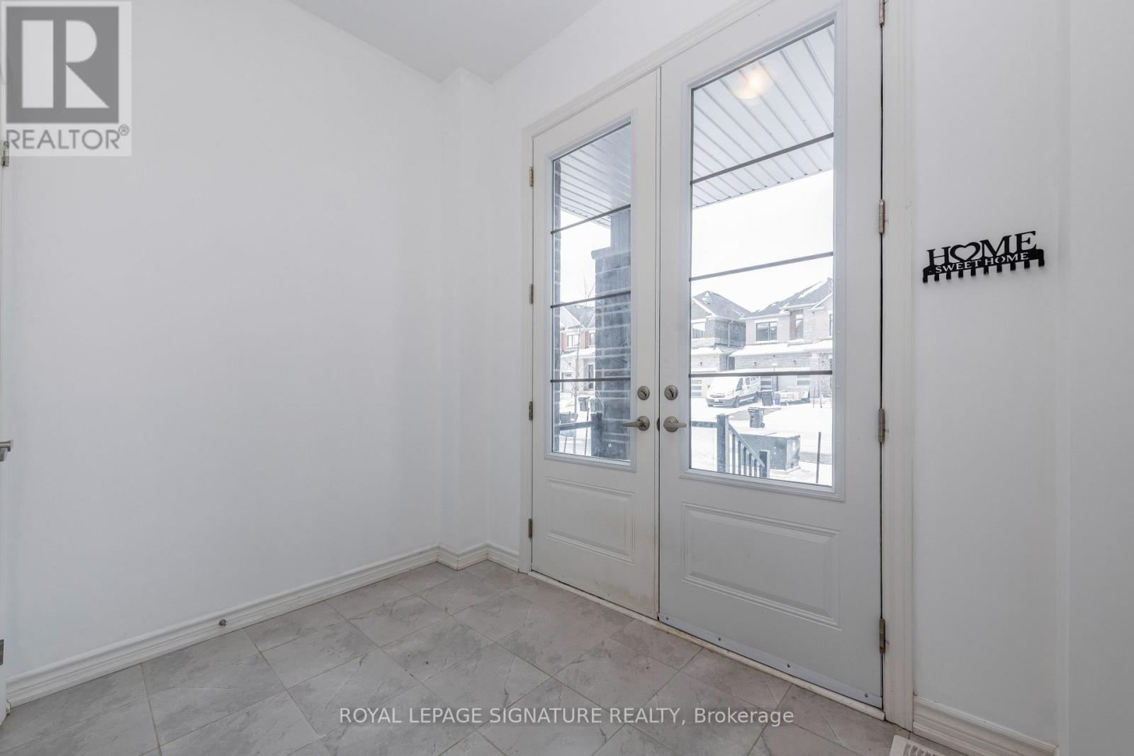 5 Sassafras Road, Springwater, Ontario  L9X 2C6 - Photo 2 - S12973408