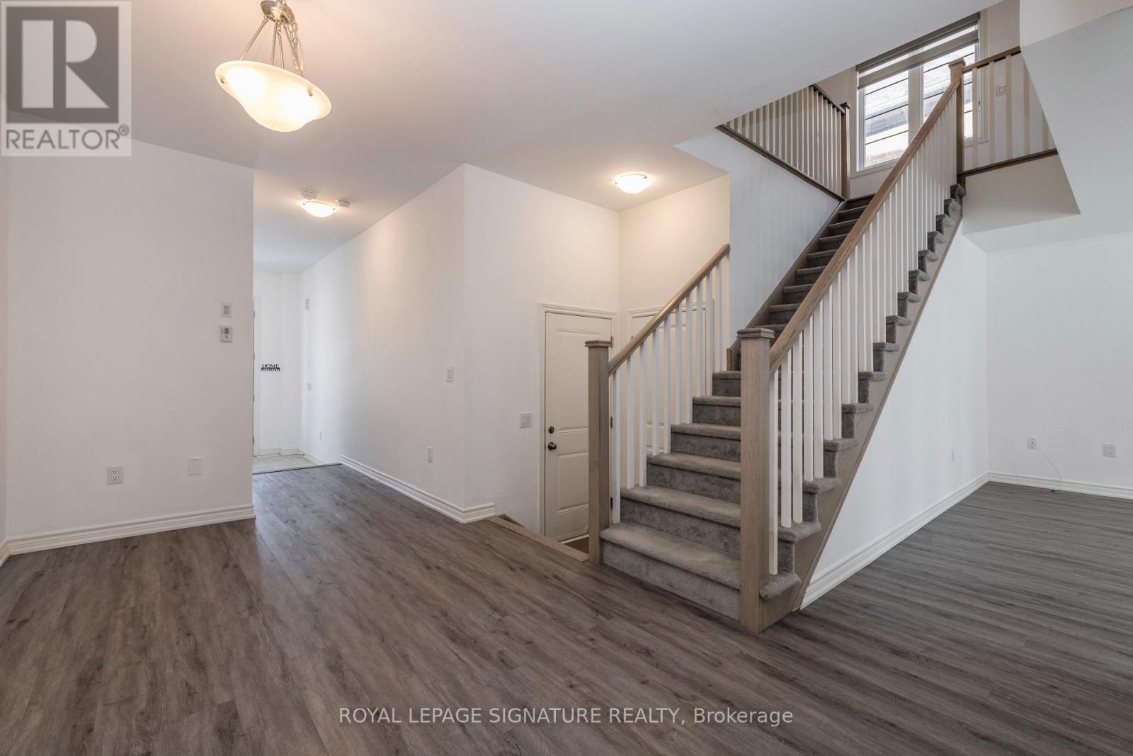 5 Sassafras Road, Springwater, Ontario  L9X 2C6 - Photo 4 - S12973408