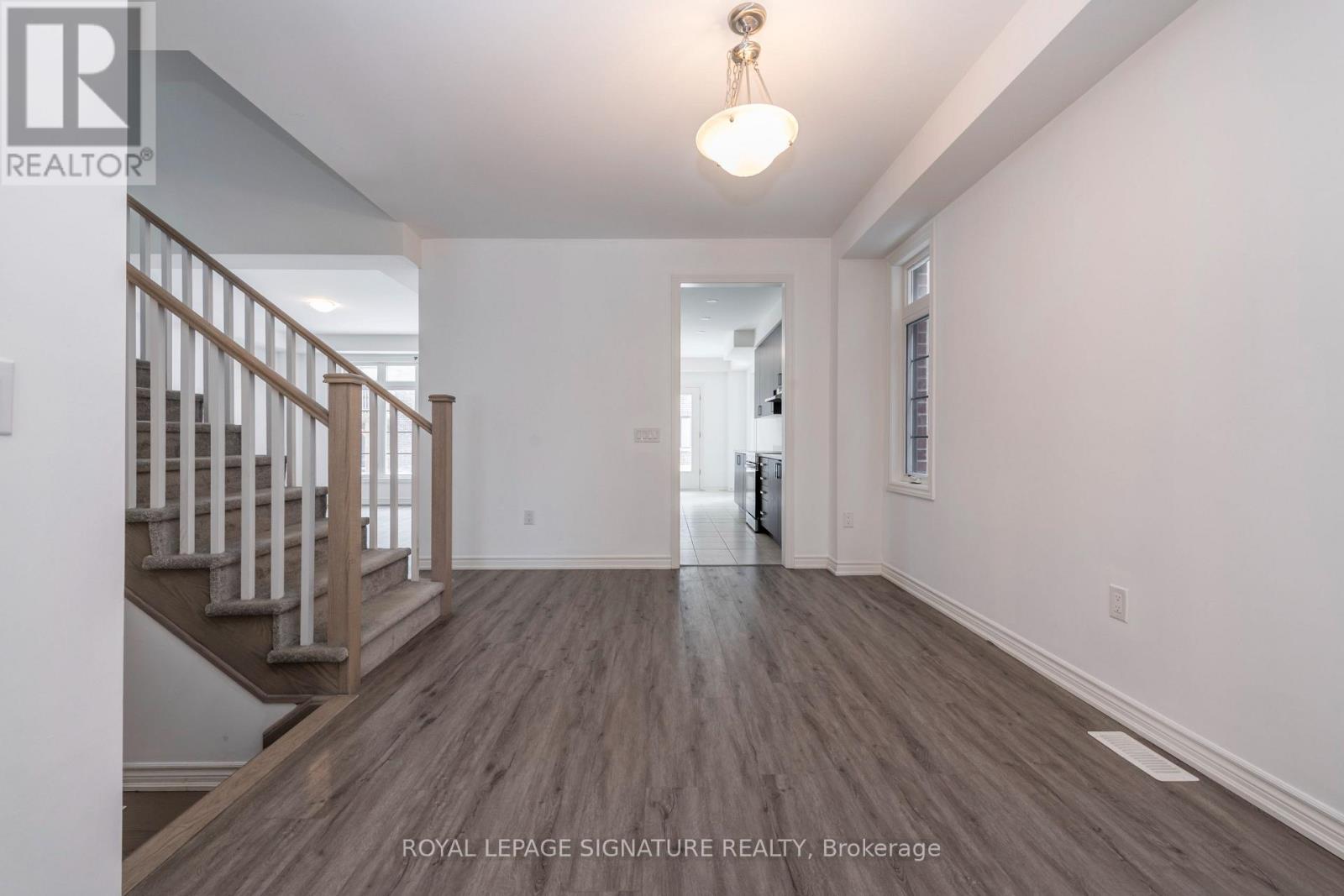 5 Sassafras Road, Springwater, Ontario  L9X 2C6 - Photo 5 - S12973408