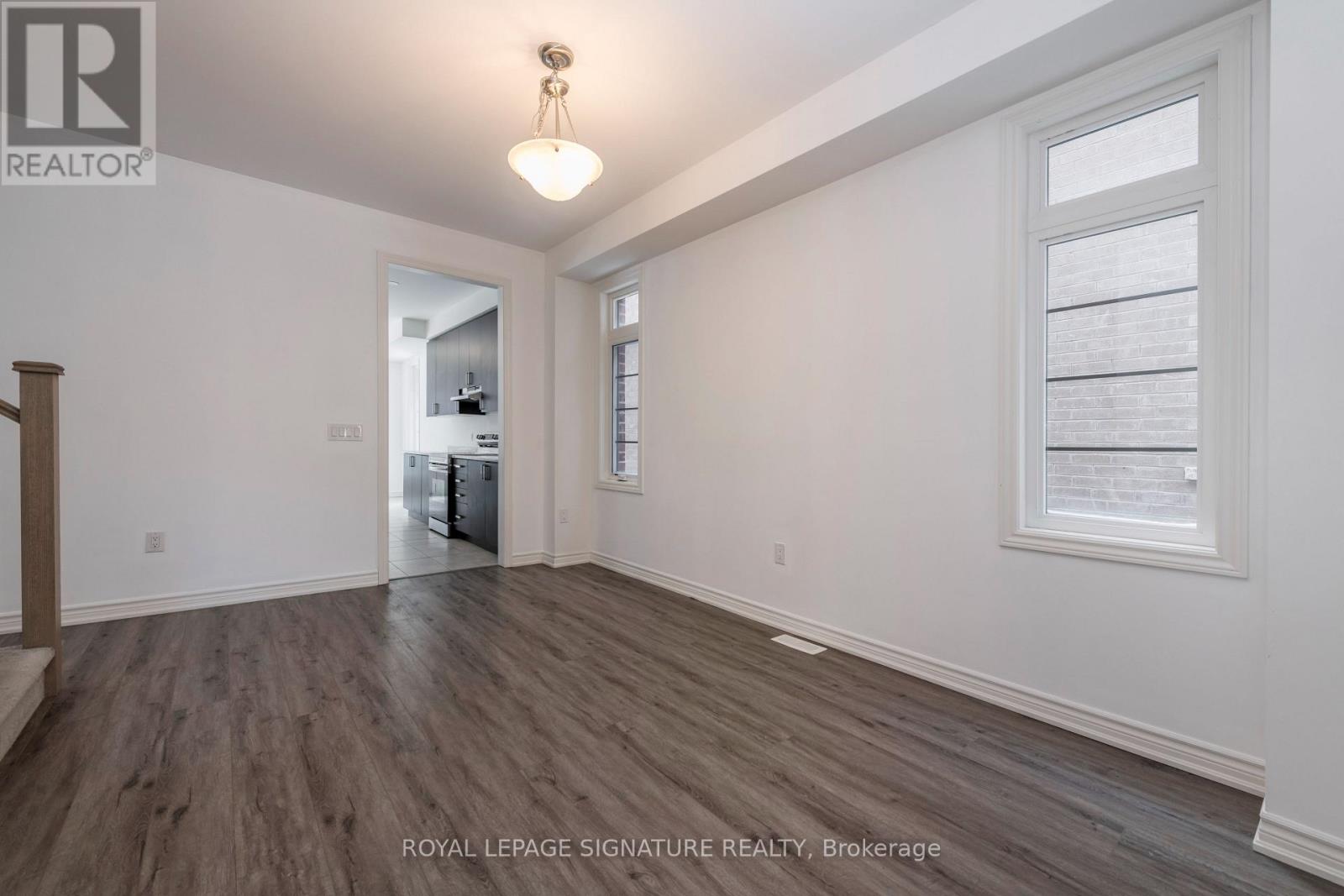 5 Sassafras Road, Springwater, Ontario  L9X 2C6 - Photo 6 - S12973408