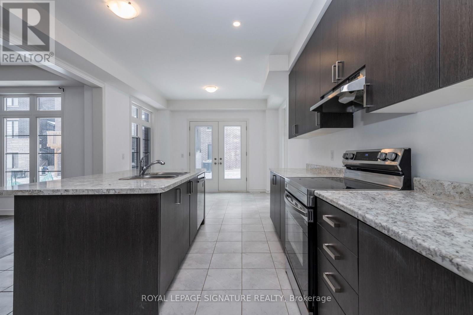 5 Sassafras Road, Springwater, Ontario  L9X 2C6 - Photo 7 - S12973408