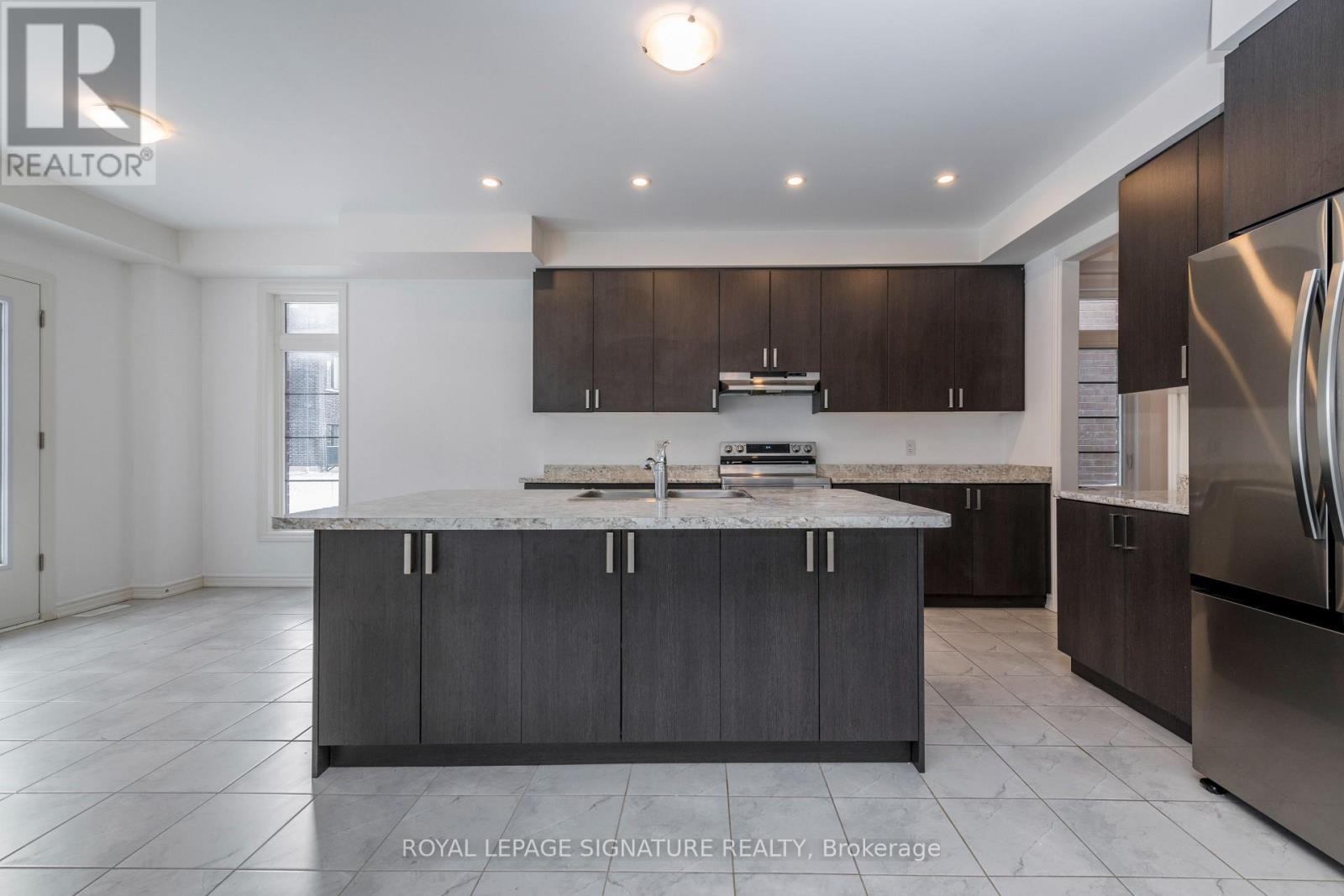 5 Sassafras Road, Springwater, Ontario  L9X 2C6 - Photo 9 - S12973408