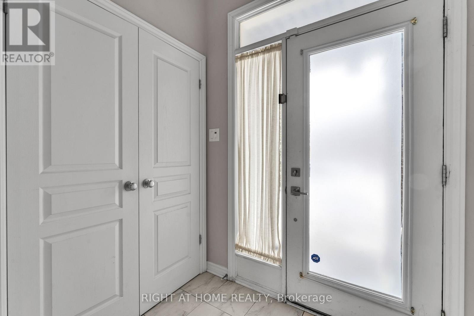 430 Cooks Mills Crescent, Ottawa, Ontario  K1V 2M9 - Photo 4 - X12774336