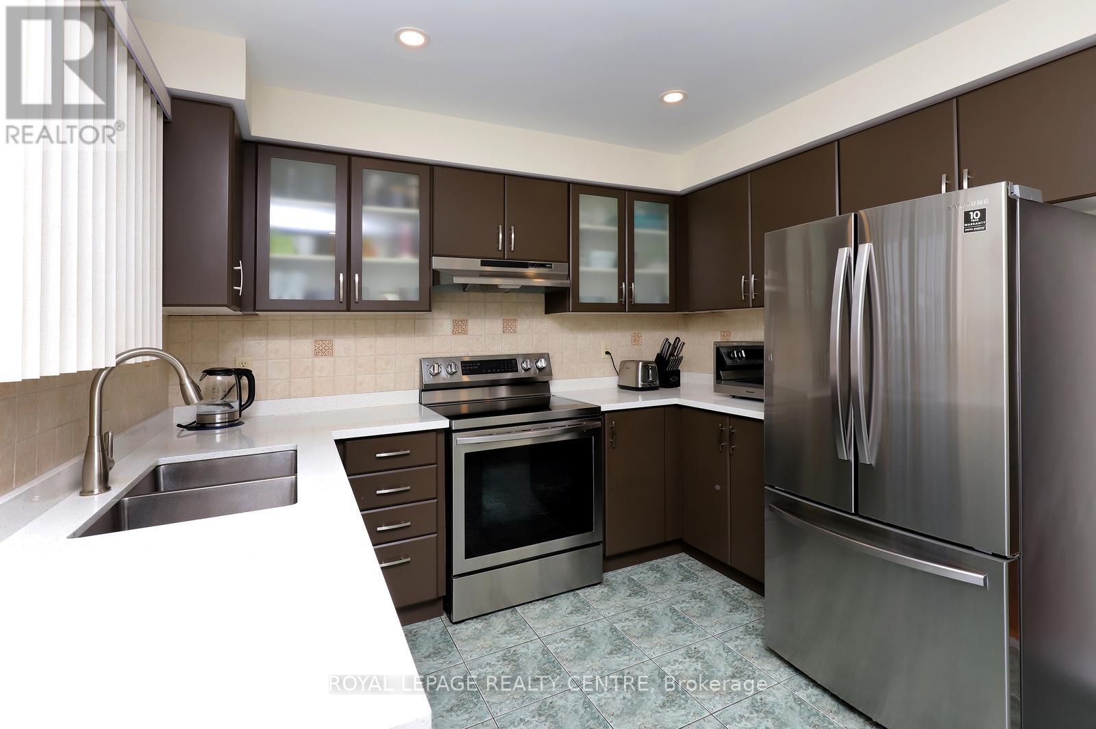 57 Royal Orchard Drive, Brampton, Ontario  L6X 4M5 - Photo 11 - W12973332