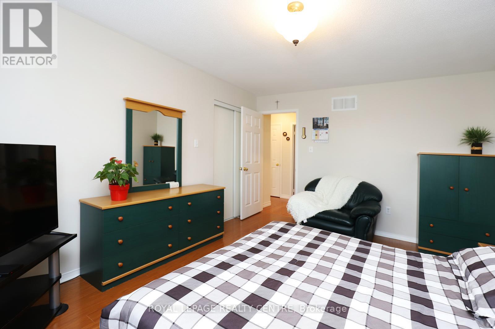 57 Royal Orchard Drive, Brampton, Ontario  L6X 4M5 - Photo 15 - W12973332