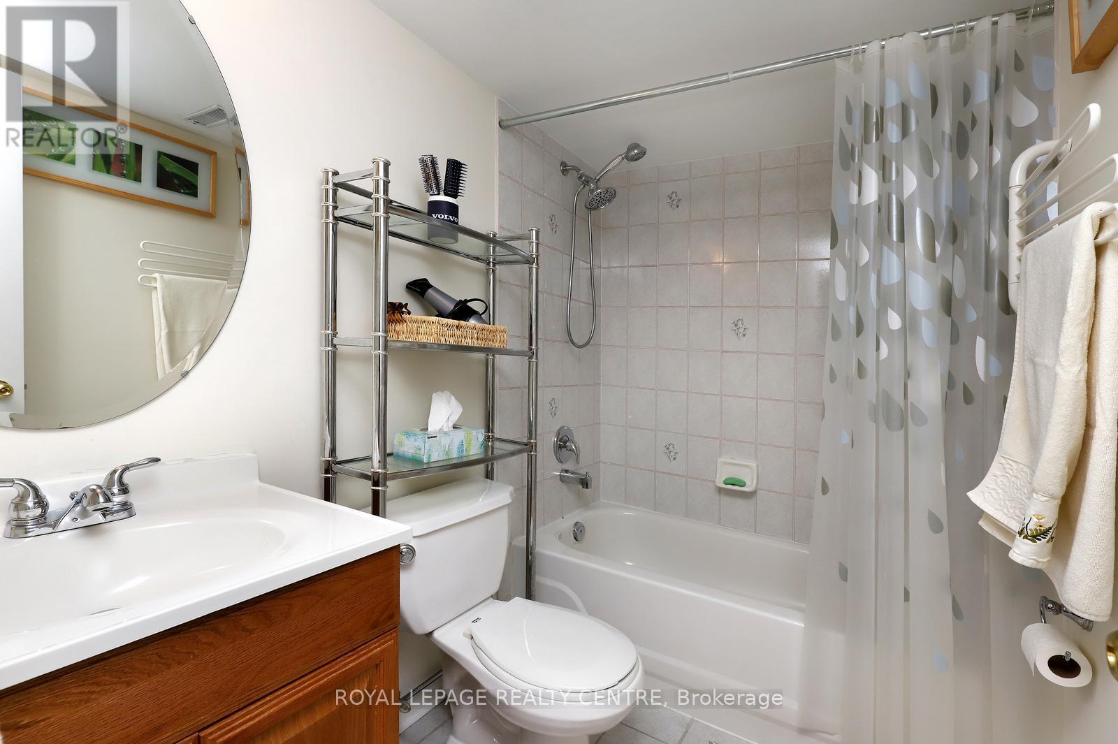 57 Royal Orchard Drive, Brampton, Ontario  L6X 4M5 - Photo 19 - W12973332