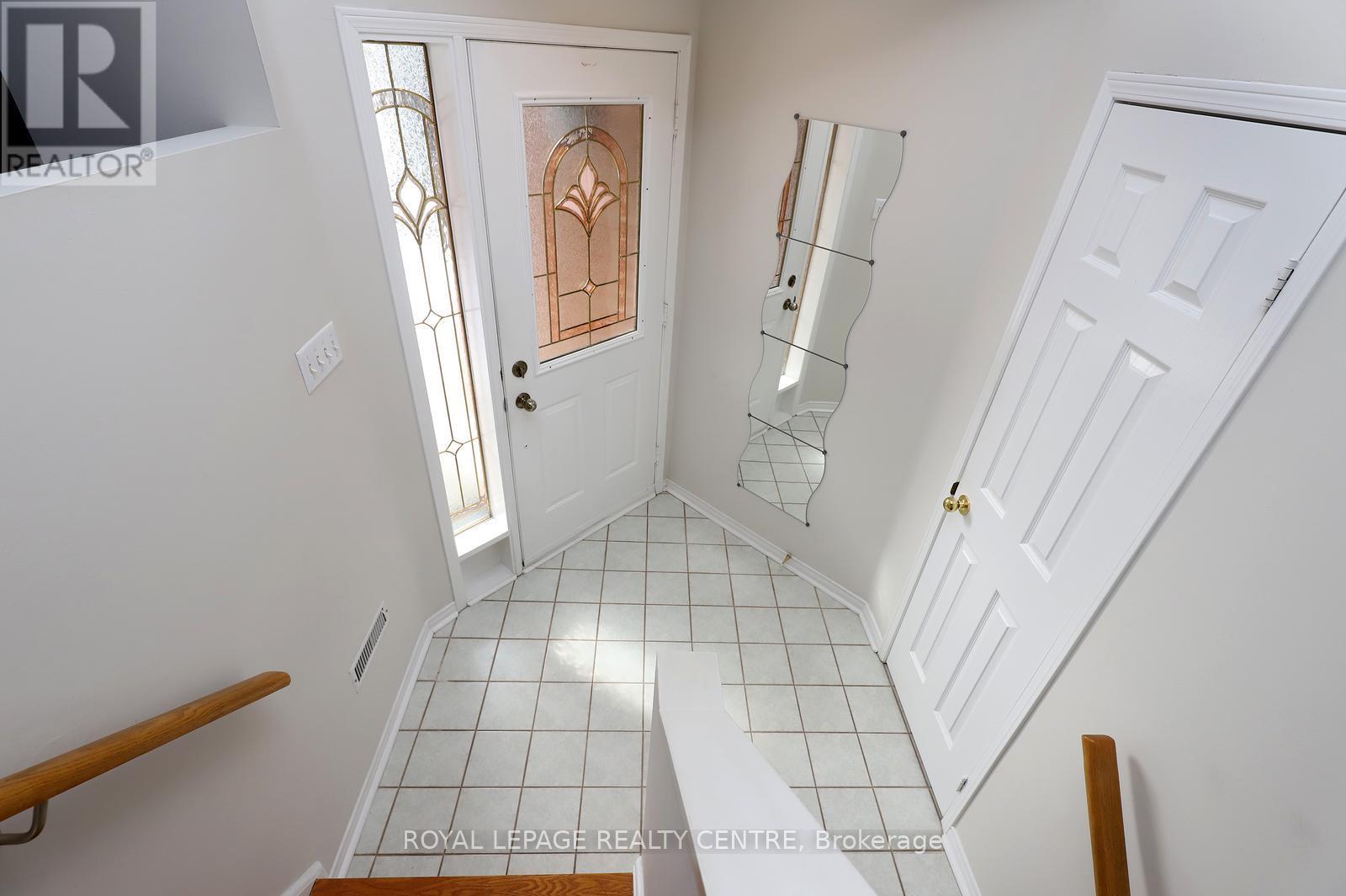 57 Royal Orchard Drive, Brampton, Ontario  L6X 4M5 - Photo 5 - W12973332