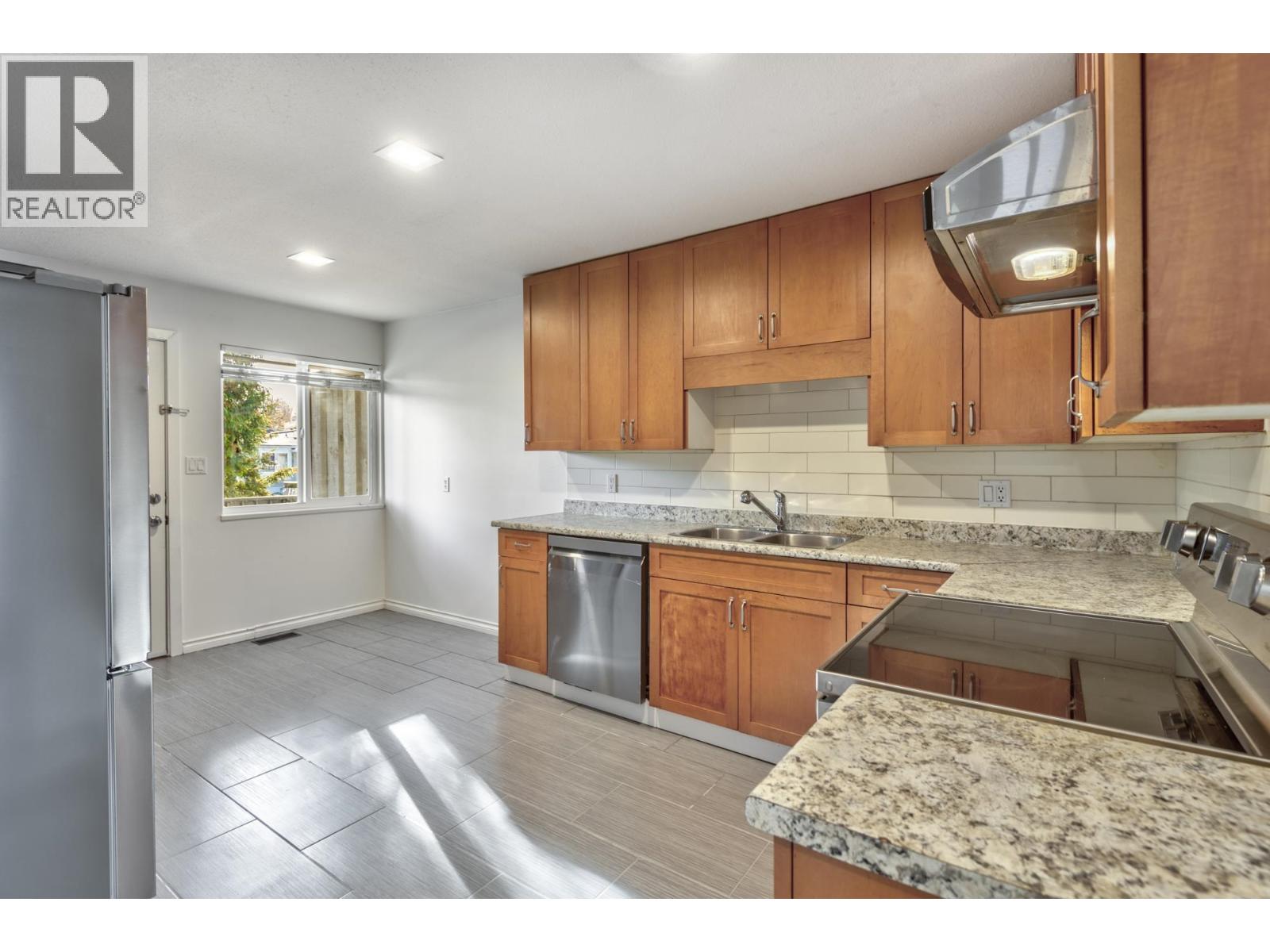 5842 Woodsworth Street, Burnaby, British Columbia  V5G 1S7 - Photo 4 - R3090761