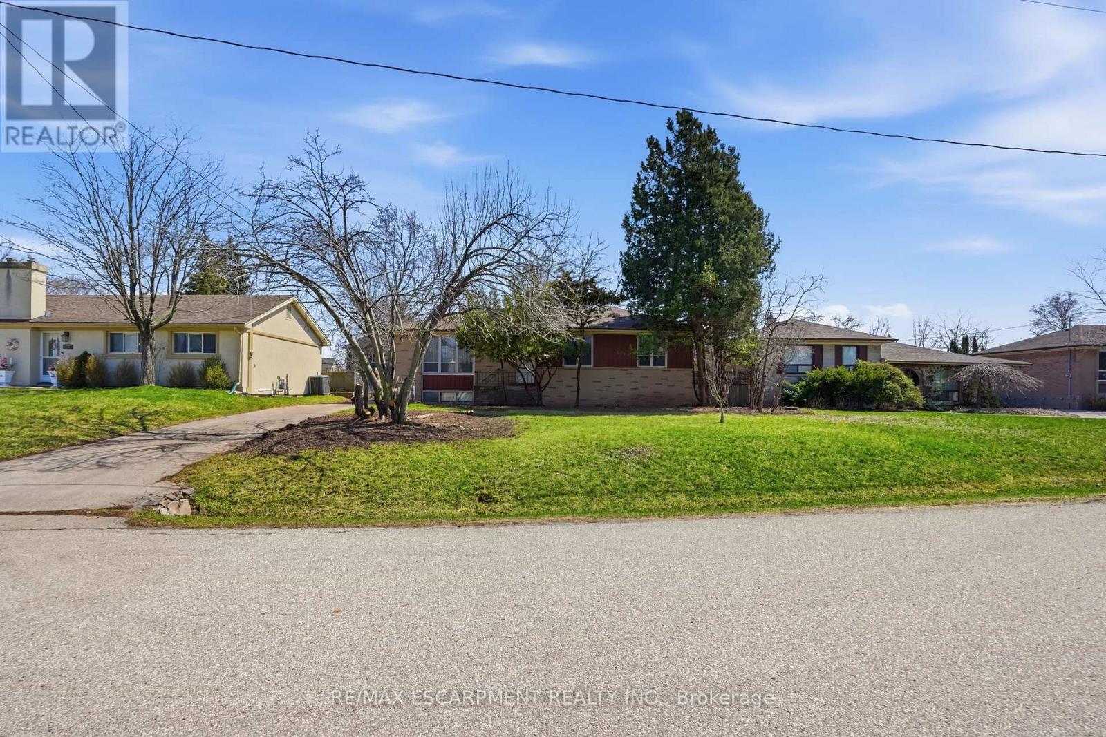 1354 Sheldon Avenue, Oakville, Ontario  L6L 2R1 - Photo 3 - W12973370