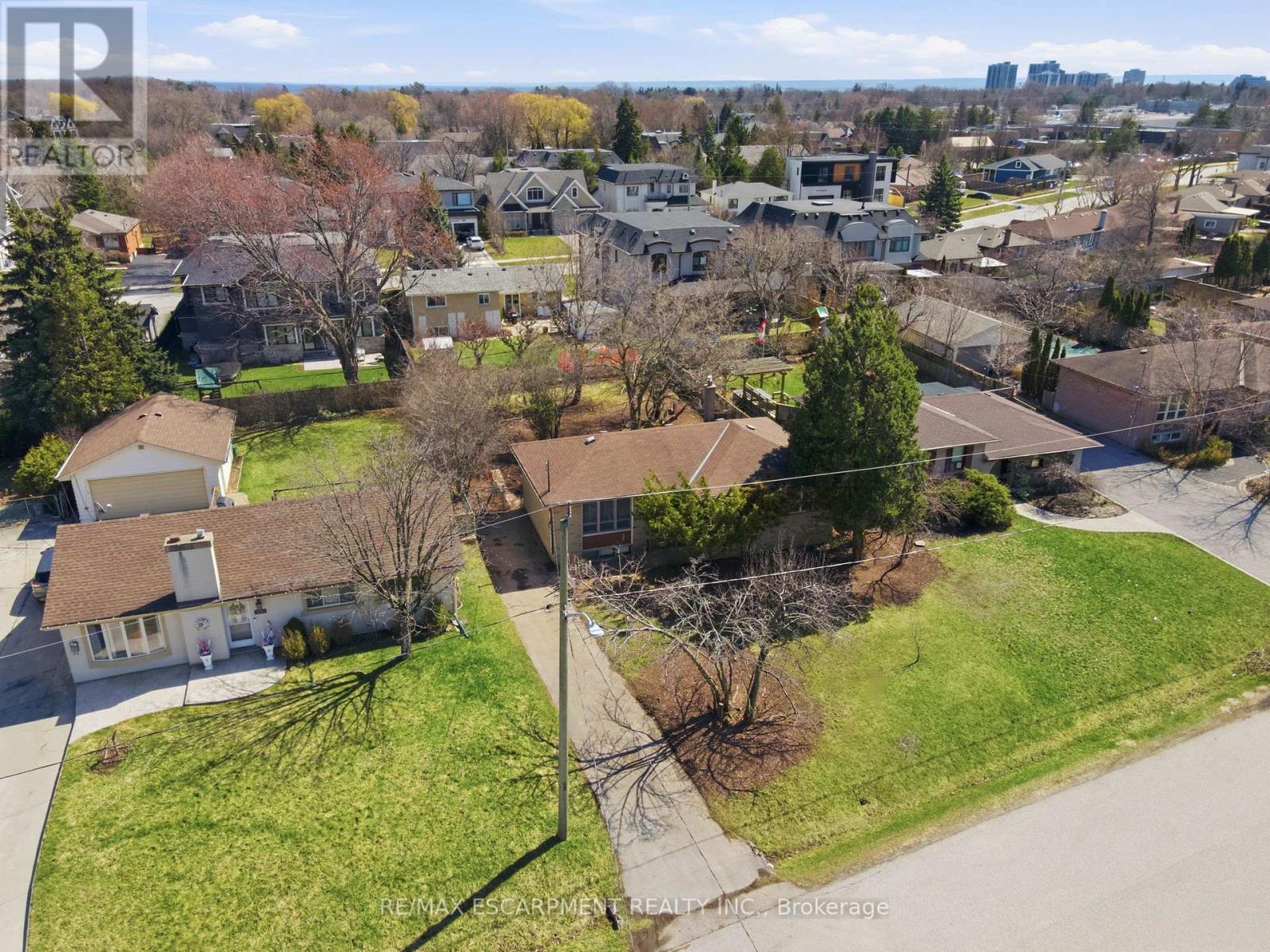 1354 Sheldon Avenue, Oakville, Ontario  L6L 2R1 - Photo 9 - W12973370