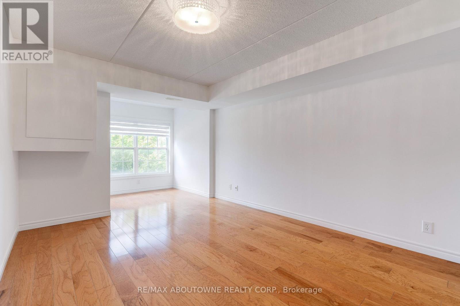 212 - 1460 Bishops Gate, Oakville, Ontario  L6M 4N5 - Photo 9 - W12973404