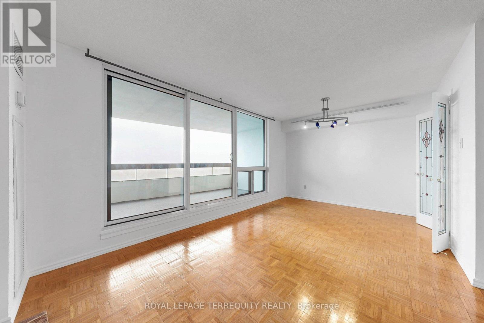 1408 - 100 Quebec Avenue W, Toronto, Ontario  M6P 4B8 - Photo 14 - W12973518