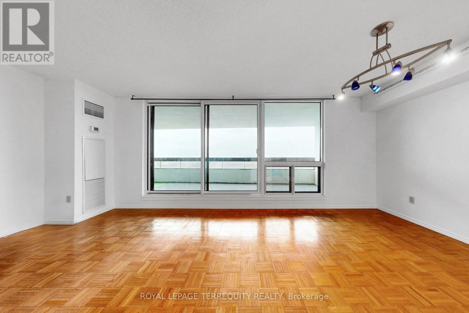 1408 - 100 Quebec Avenue W, Toronto, Ontario  M6P 4B8 - Photo 19 - W12973518