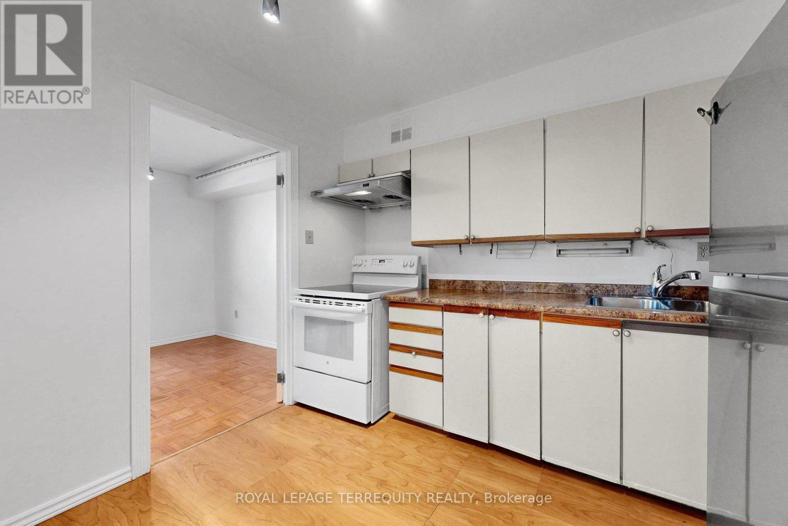 1408 - 100 Quebec Avenue W, Toronto, Ontario  M6P 4B8 - Photo 22 - W12973518