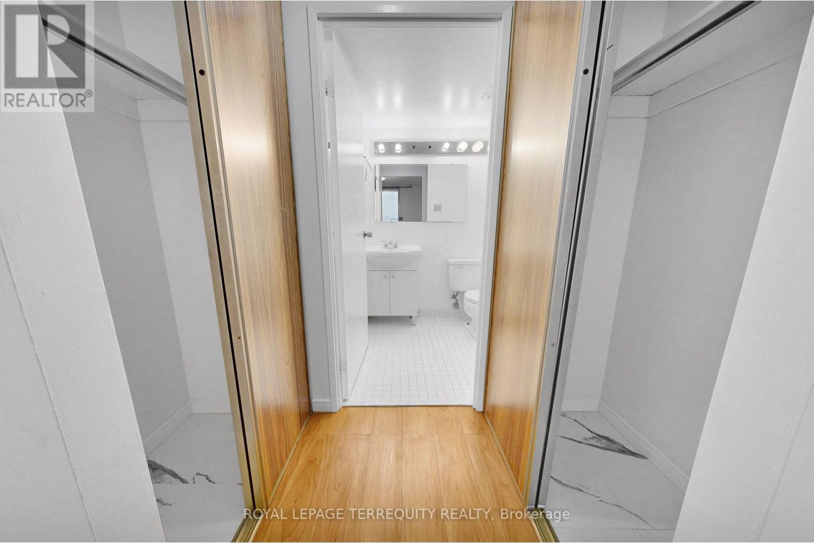 1408 - 100 Quebec Avenue W, Toronto, Ontario  M6P 4B8 - Photo 32 - W12973518