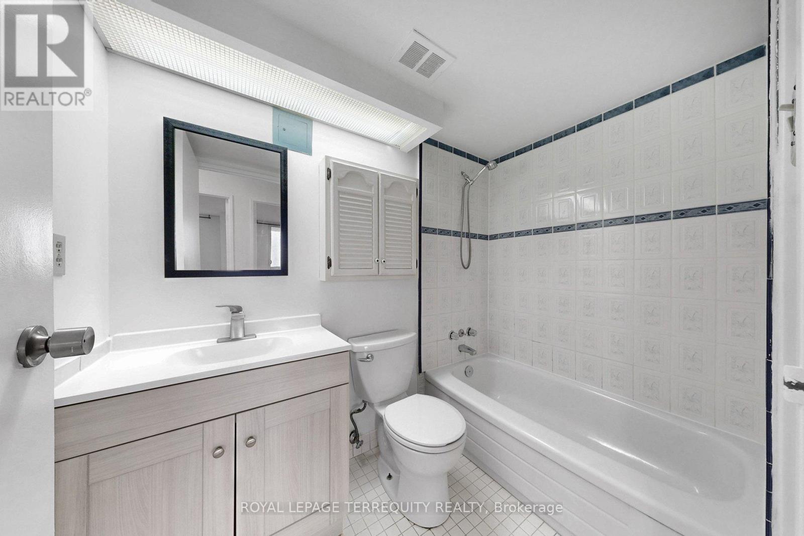 1408 - 100 Quebec Avenue W, Toronto, Ontario  M6P 4B8 - Photo 34 - W12973518