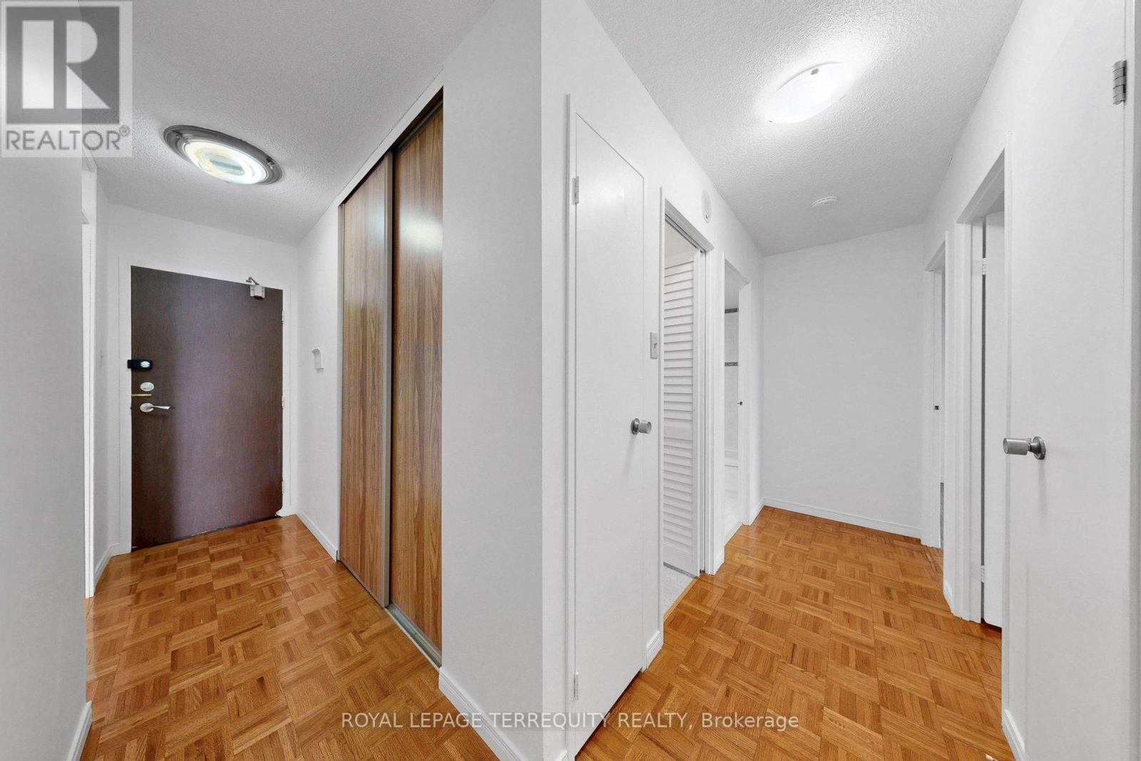 1408 - 100 Quebec Avenue W, Toronto, Ontario  M6P 4B8 - Photo 9 - W12973518