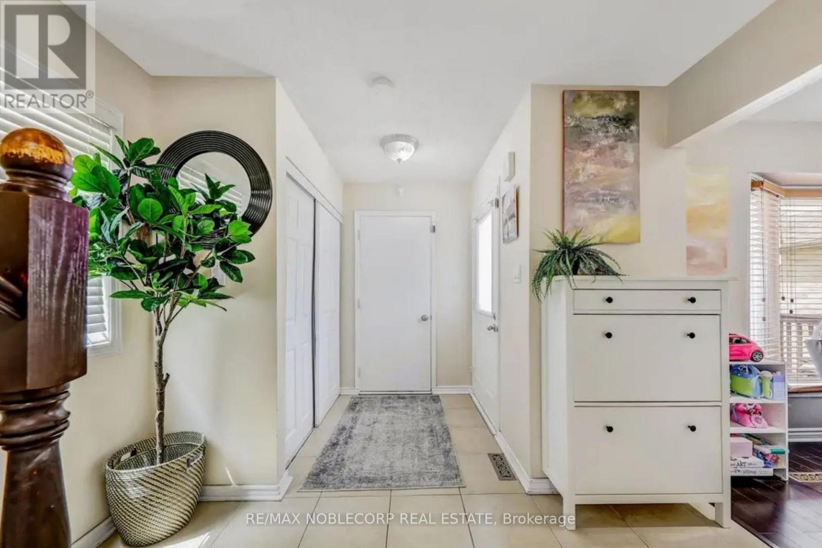 30 Mayberry Court, Brampton, Ontario  L6S 5B2 - Photo 12 - W12973552