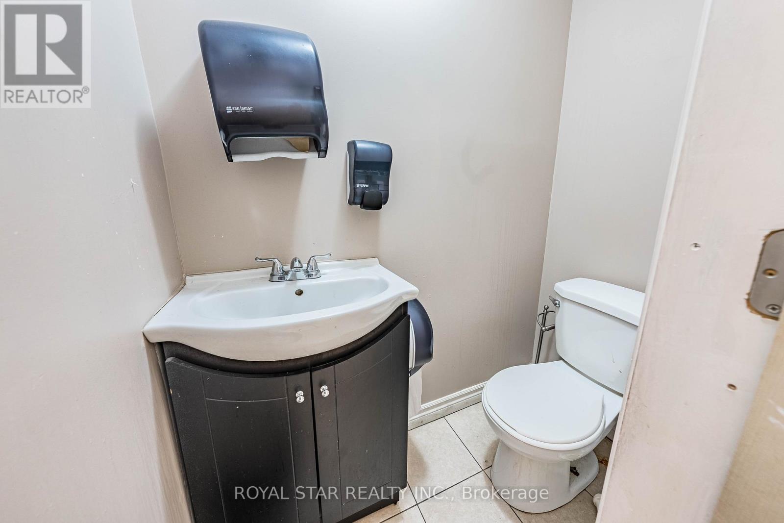 99 - 105 Hansen Road N, Brampton, Ontario  L6V 3C9 - Photo 29 - W12973574