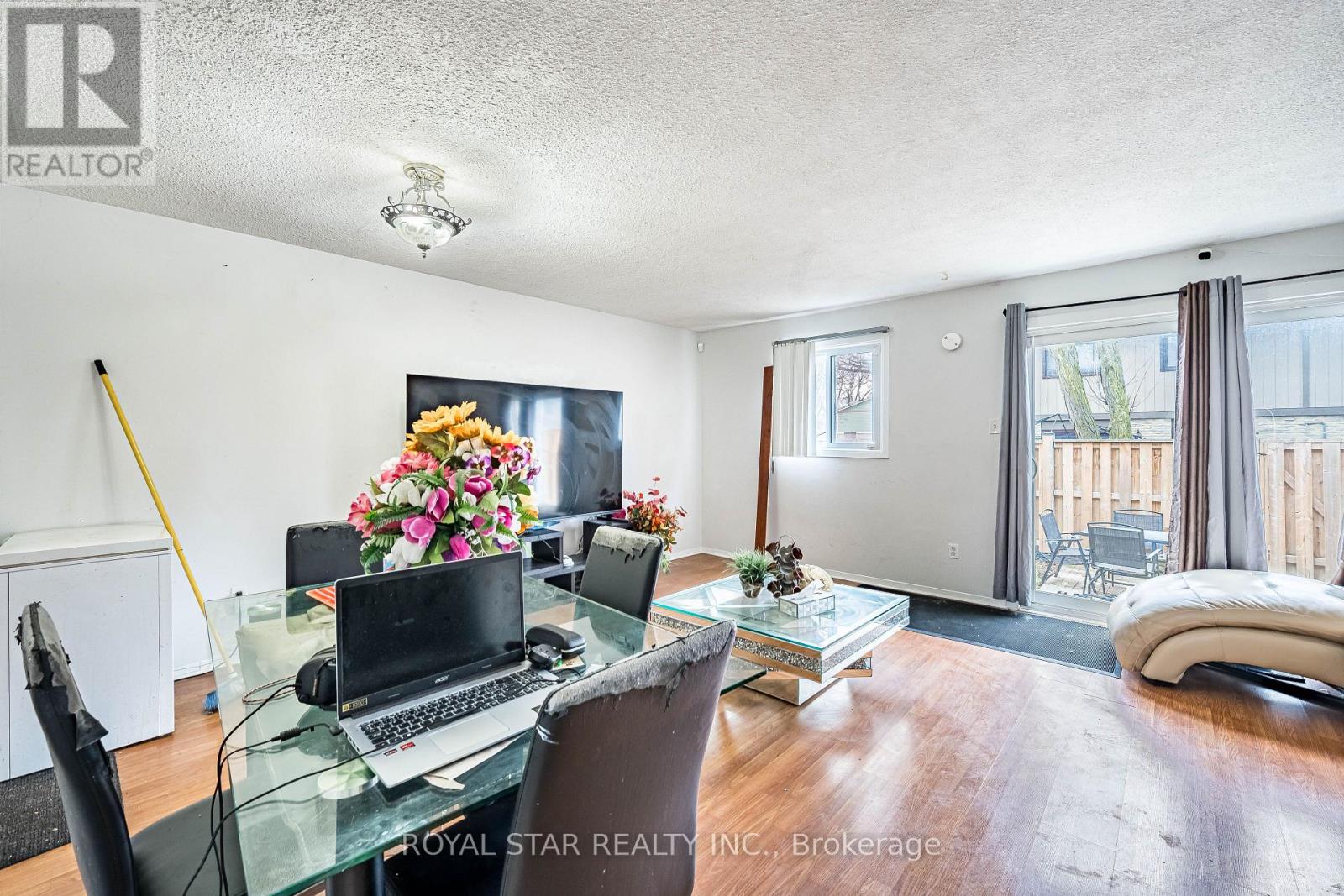99 - 105 Hansen Road N, Brampton, Ontario  L6V 3C9 - Photo 3 - W12973574
