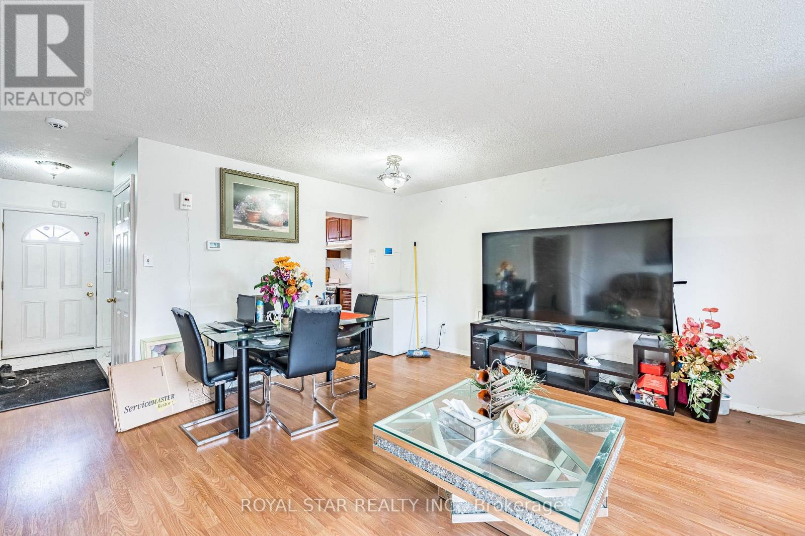 99 - 105 Hansen Road N, Brampton, Ontario  L6V 3C9 - Photo 5 - W12973574
