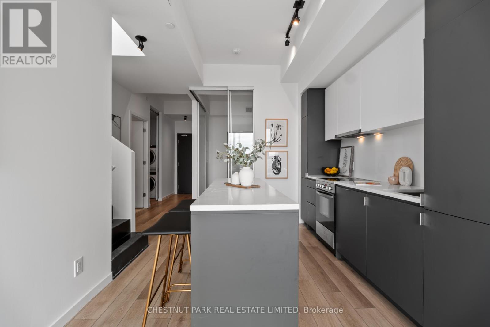 813 - 7 Smith Crescent, Toronto, Ontario  M8Z 0G3 - Photo 11 - W12973576