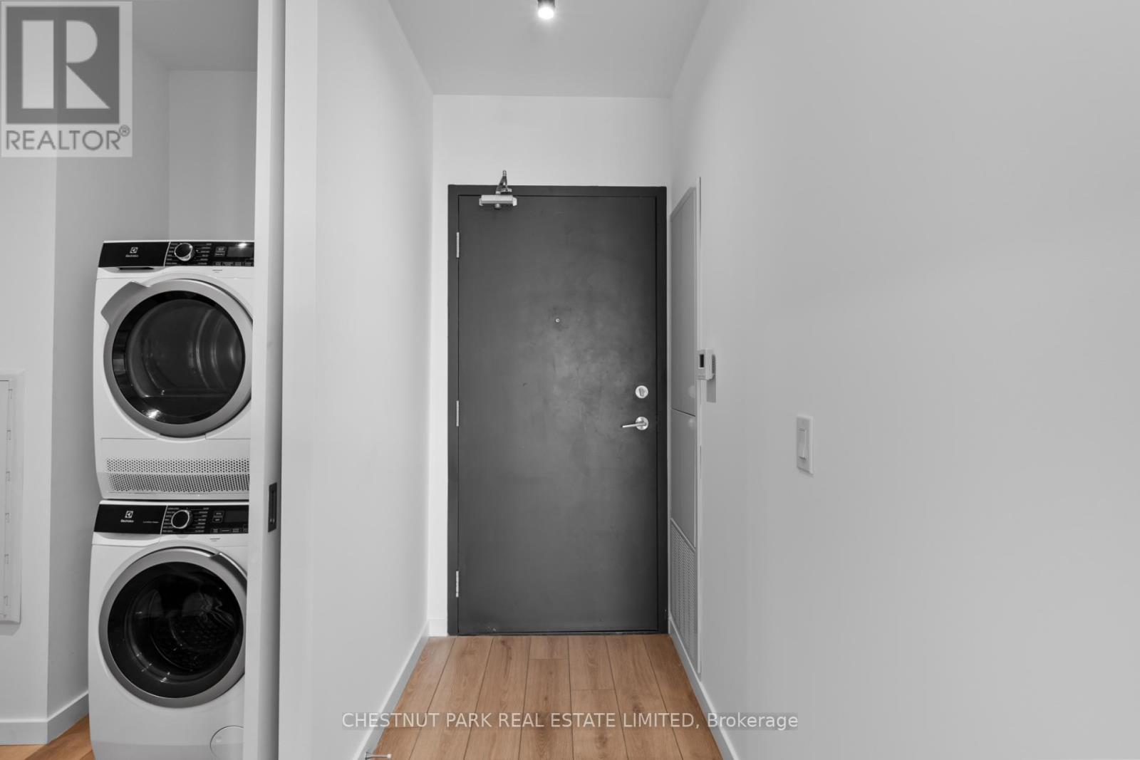 813 - 7 Smith Crescent, Toronto, Ontario  M8Z 0G3 - Photo 25 - W12973576