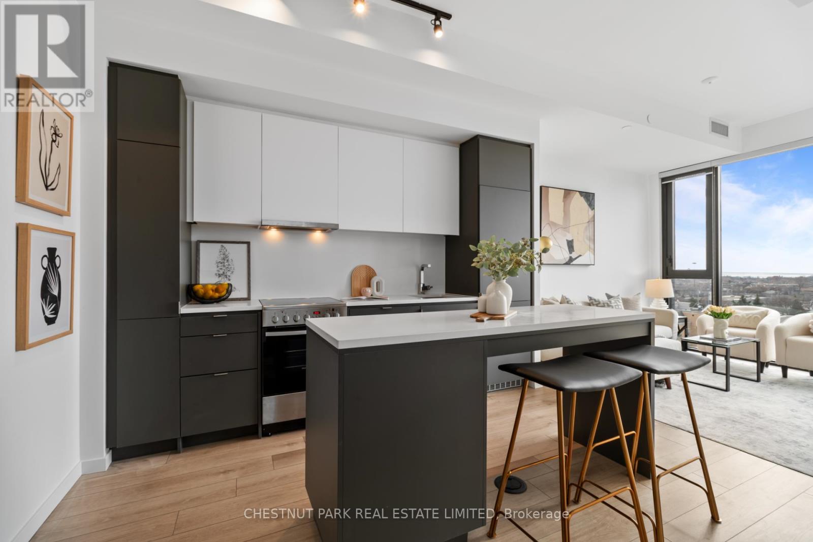 813 - 7 Smith Crescent, Toronto, Ontario  M8Z 0G3 - Photo 6 - W12973576