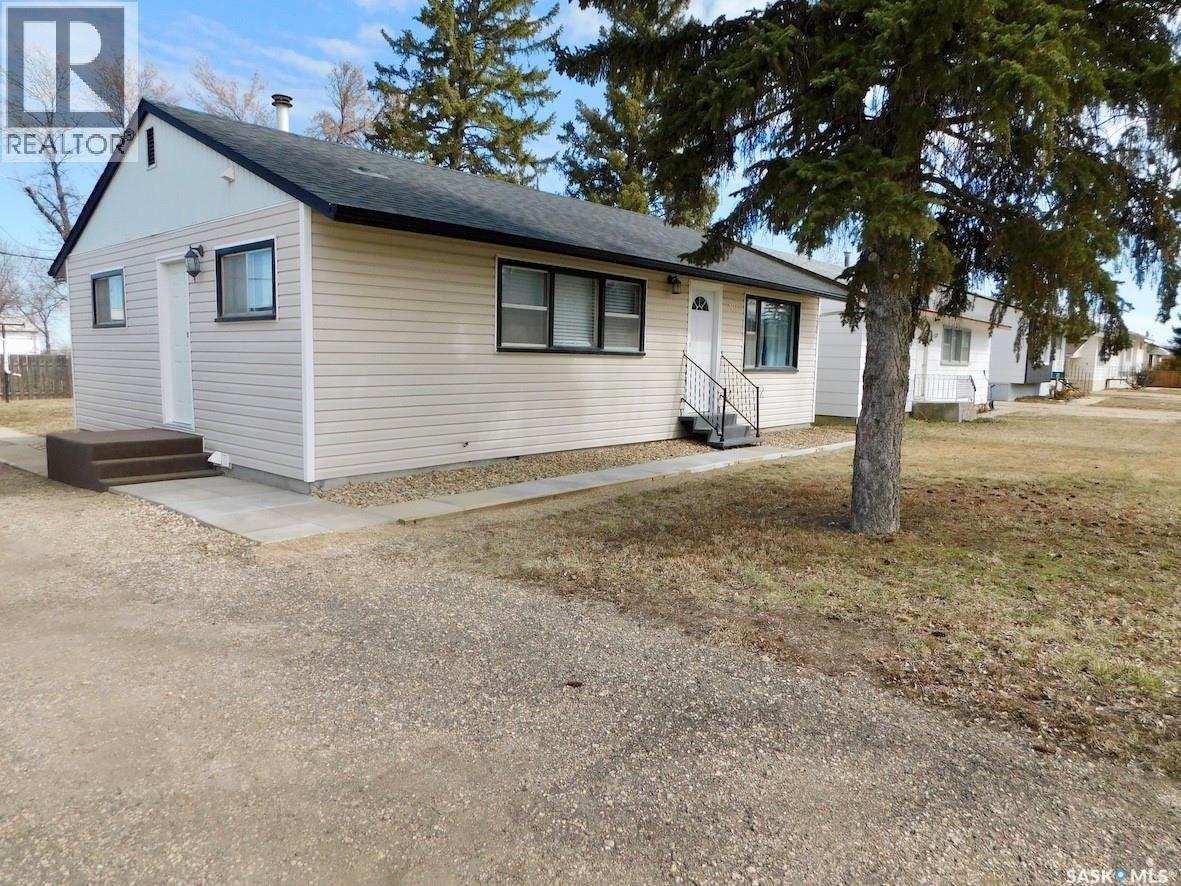 507 2nd Avenue E, Assiniboia, Saskatchewan  S0H 0B0 - Photo 3 - SK032407