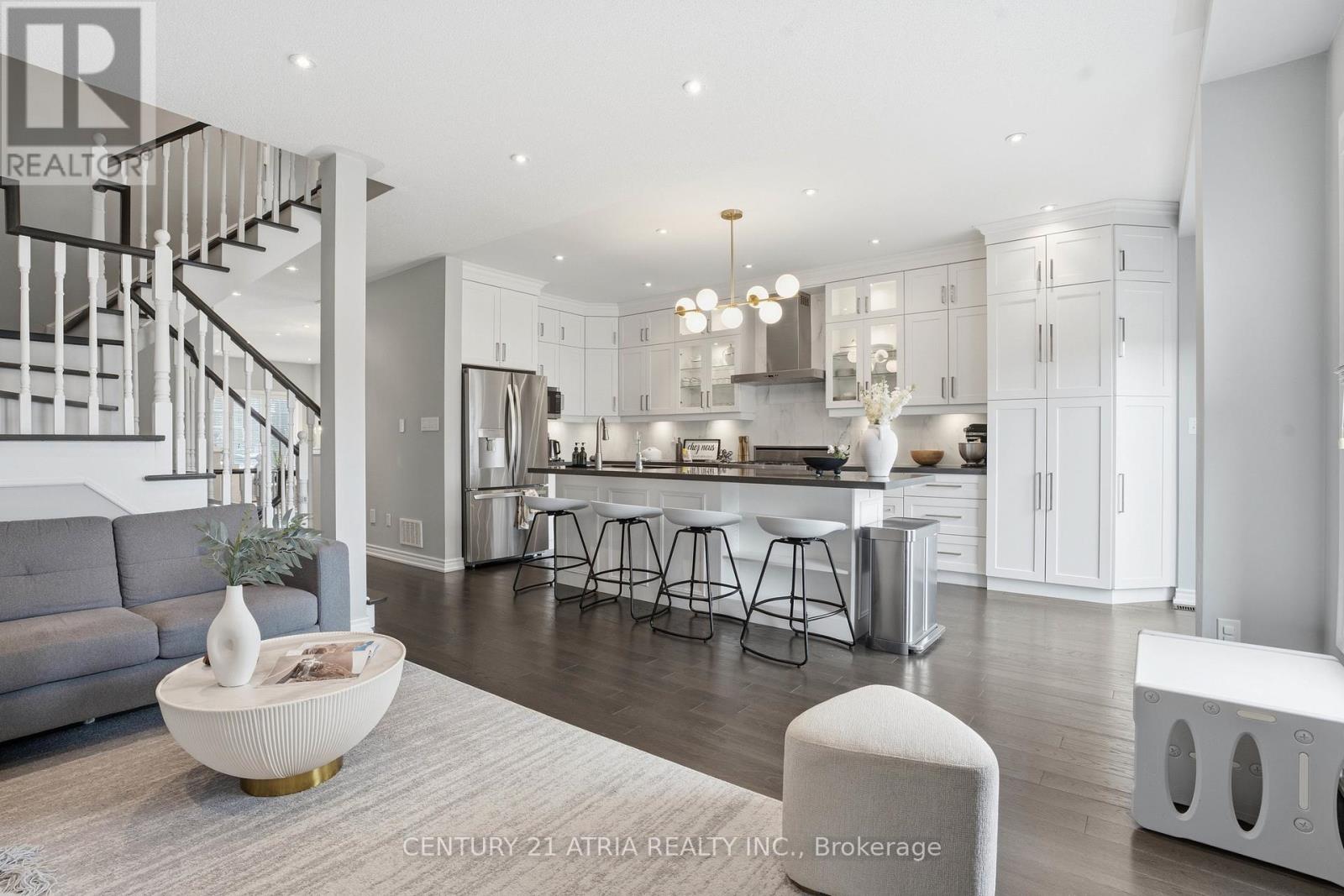 72 Dovetail Drive, Richmond Hill, Ontario  L4E 5A7 - Photo 10 - N12973302