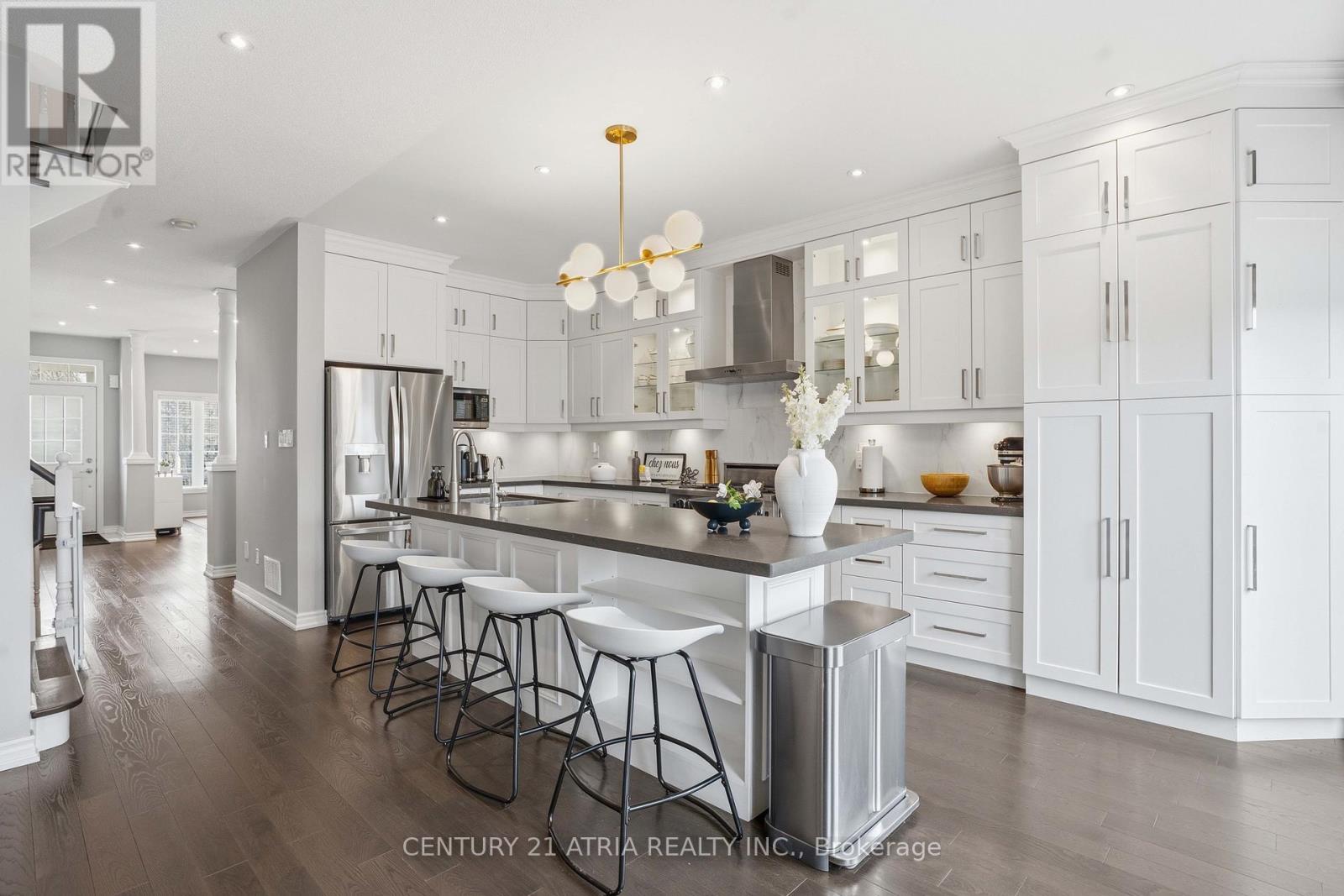 72 Dovetail Drive, Richmond Hill, Ontario  L4E 5A7 - Photo 11 - N12973302