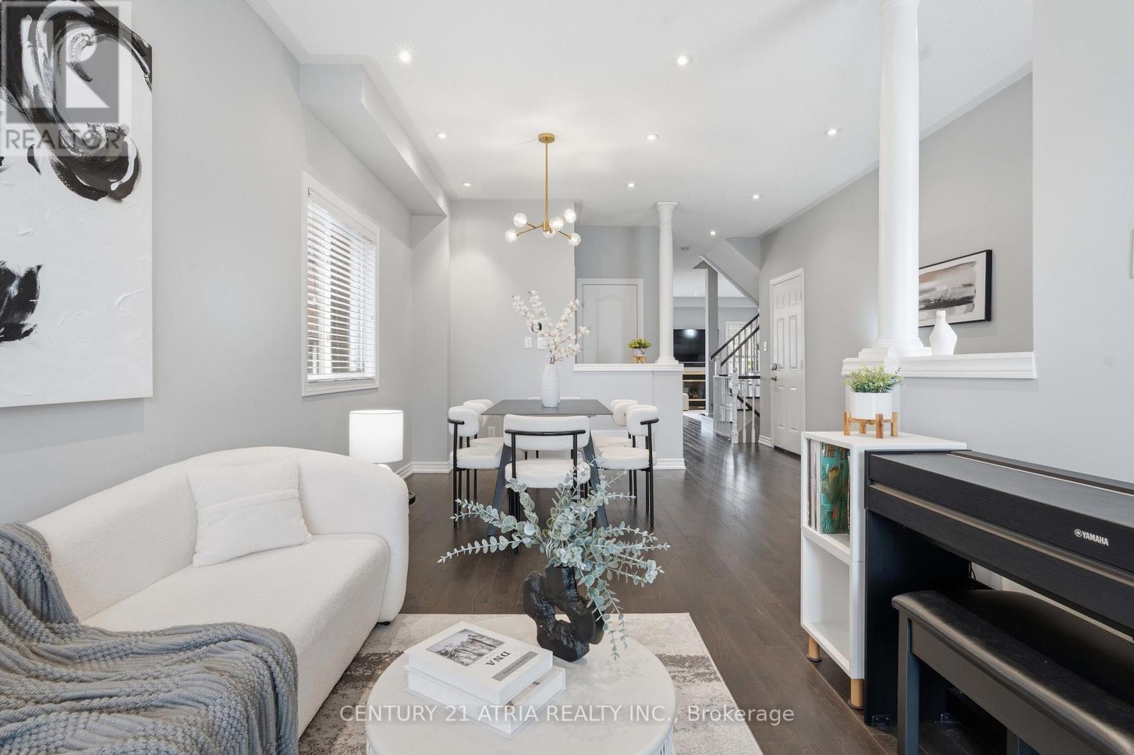 72 Dovetail Drive, Richmond Hill, Ontario  L4E 5A7 - Photo 12 - N12973302