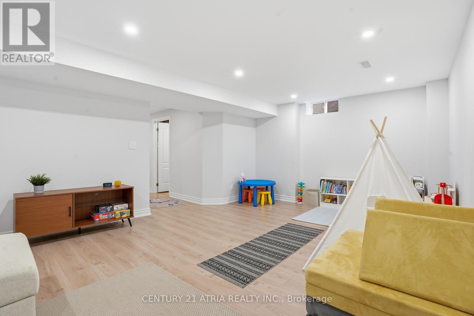 72 Dovetail Drive, Richmond Hill, Ontario  L4E 5A7 - Photo 23 - N12973302