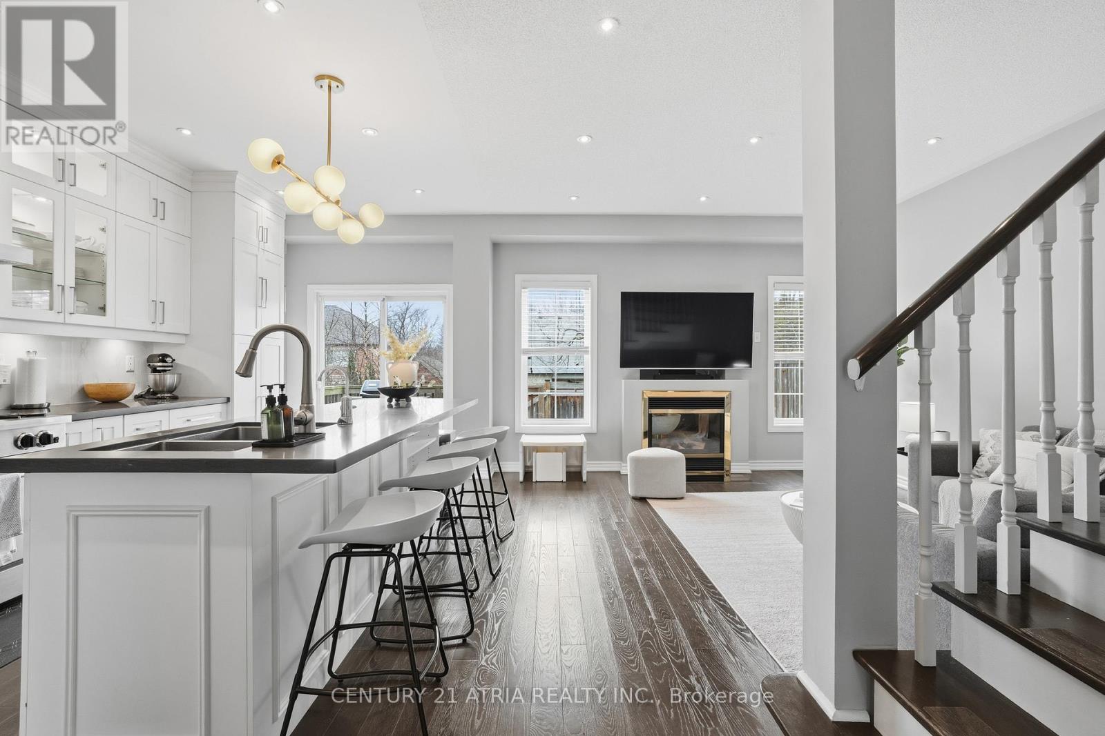 72 Dovetail Drive, Richmond Hill, Ontario  L4E 5A7 - Photo 7 - N12973302