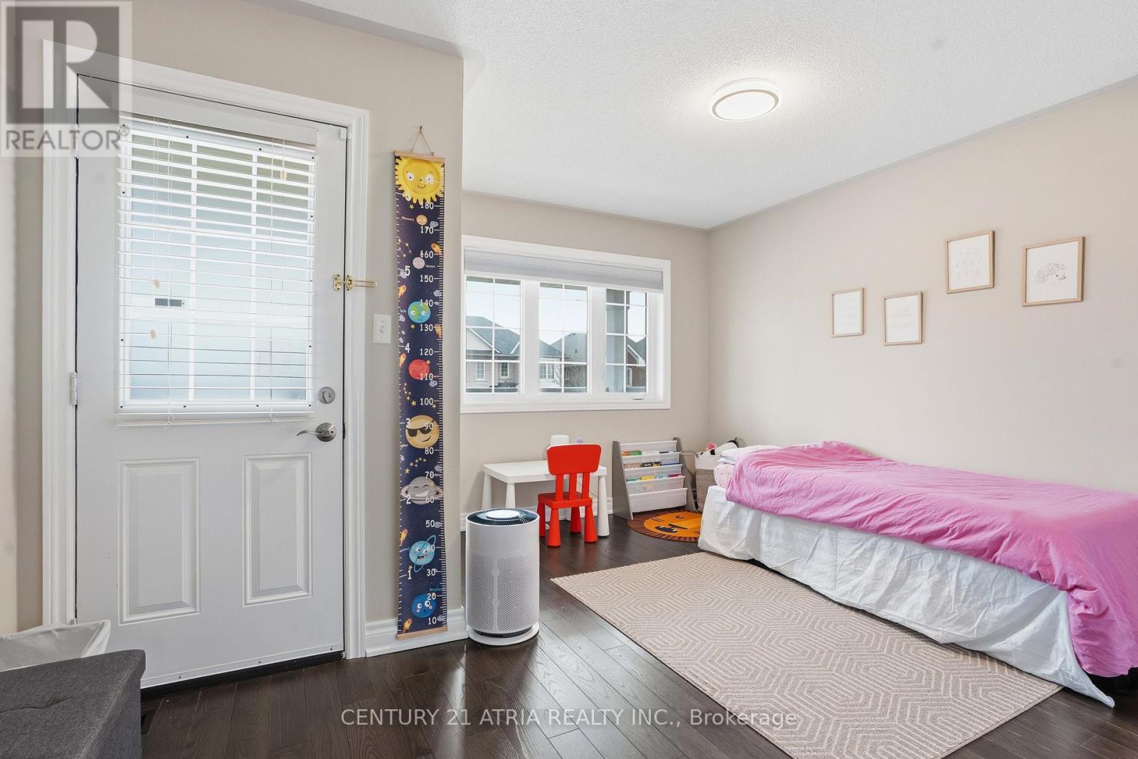 72 Dovetail Drive, Richmond Hill, Ontario  L4E 5A7 - Photo 19 - N12973302