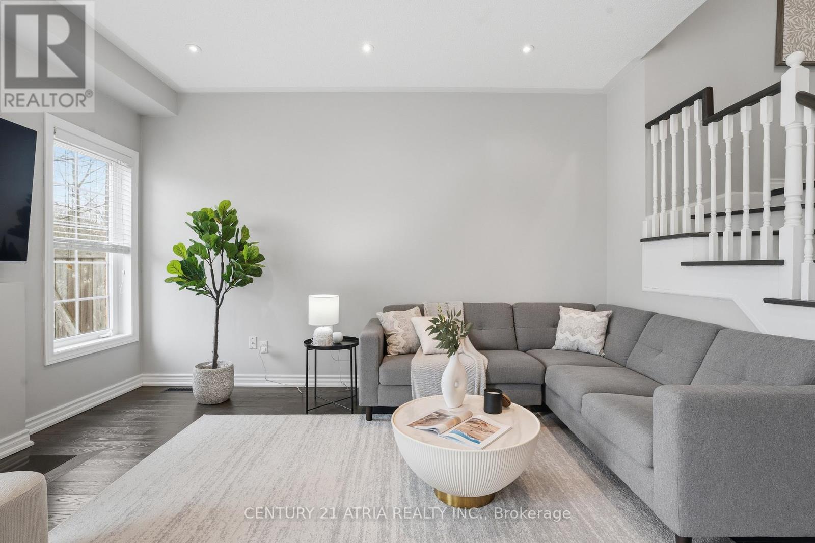 72 Dovetail Drive, Richmond Hill, Ontario  L4E 5A7 - Photo 8 - N12973302