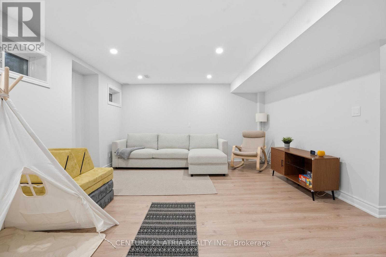 72 Dovetail Drive, Richmond Hill, Ontario  L4E 5A7 - Photo 22 - N12973302