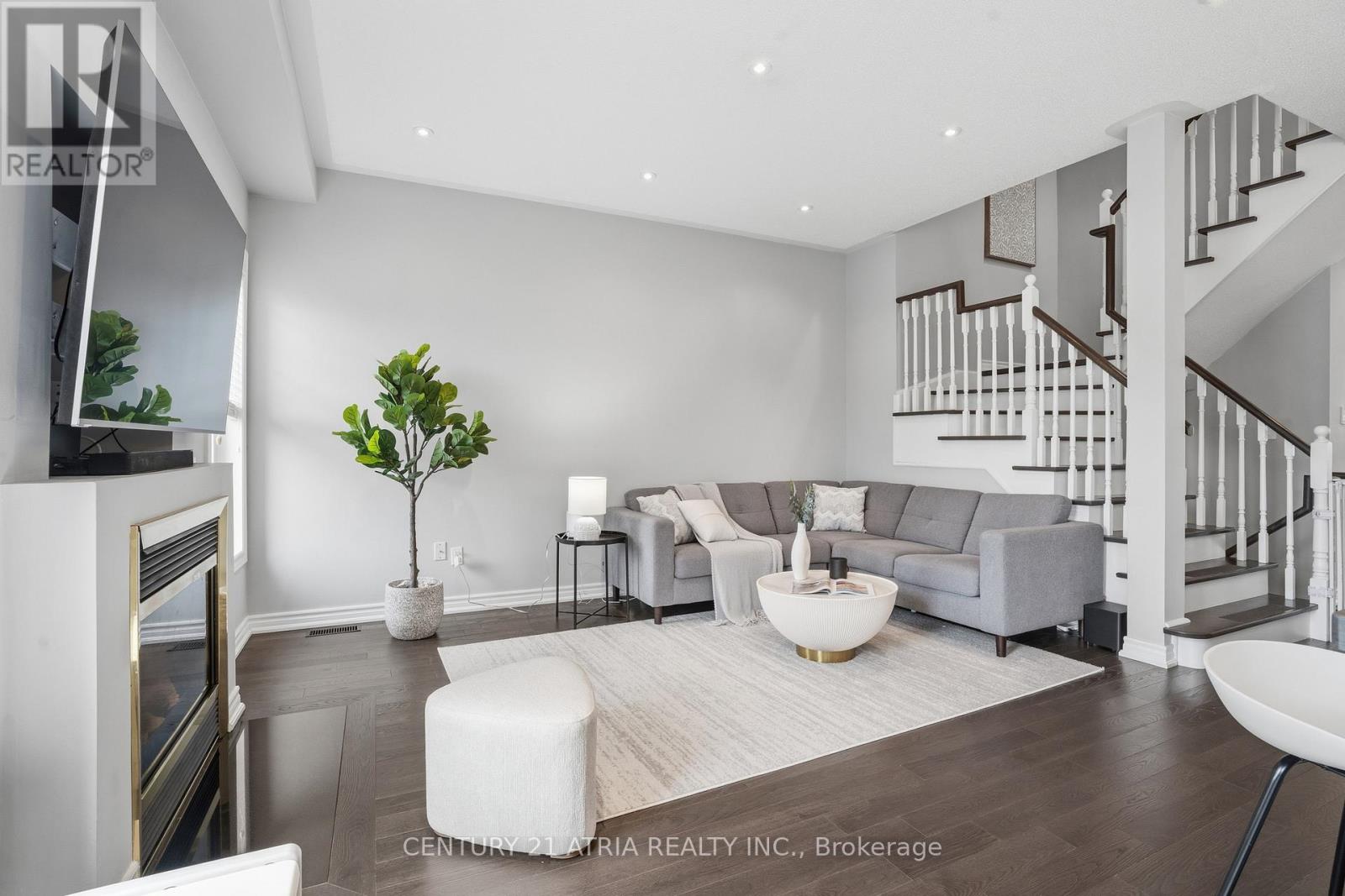 72 Dovetail Drive, Richmond Hill, Ontario  L4E 5A7 - Photo 9 - N12973302