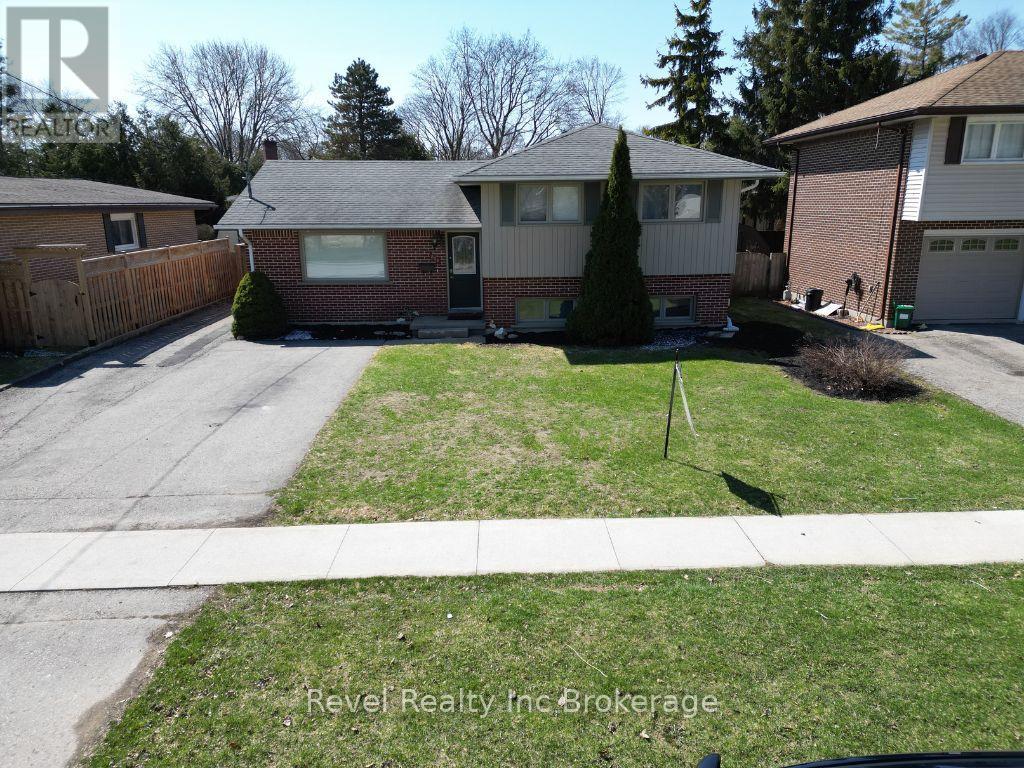 828 WARWICK STREET, Woodstock, Ontario