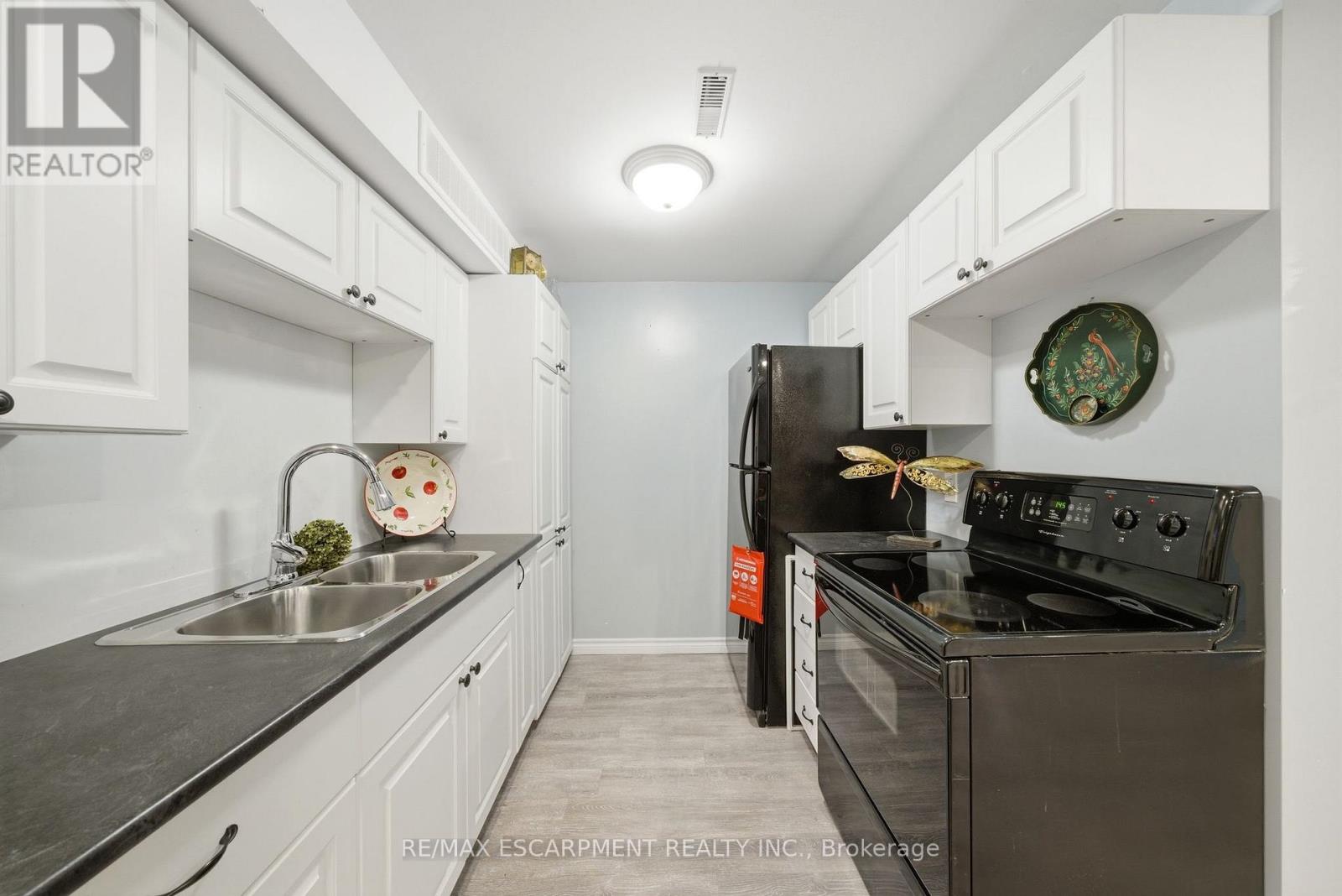 15 Finch Place, Hamilton, Ontario  L9A 5C2 - Photo 33 - X12973340