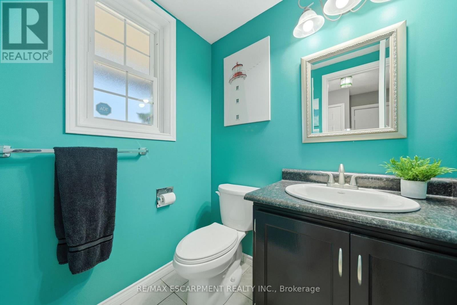 15 Finch Place, Hamilton, Ontario  L9A 5C2 - Photo 5 - X12973340