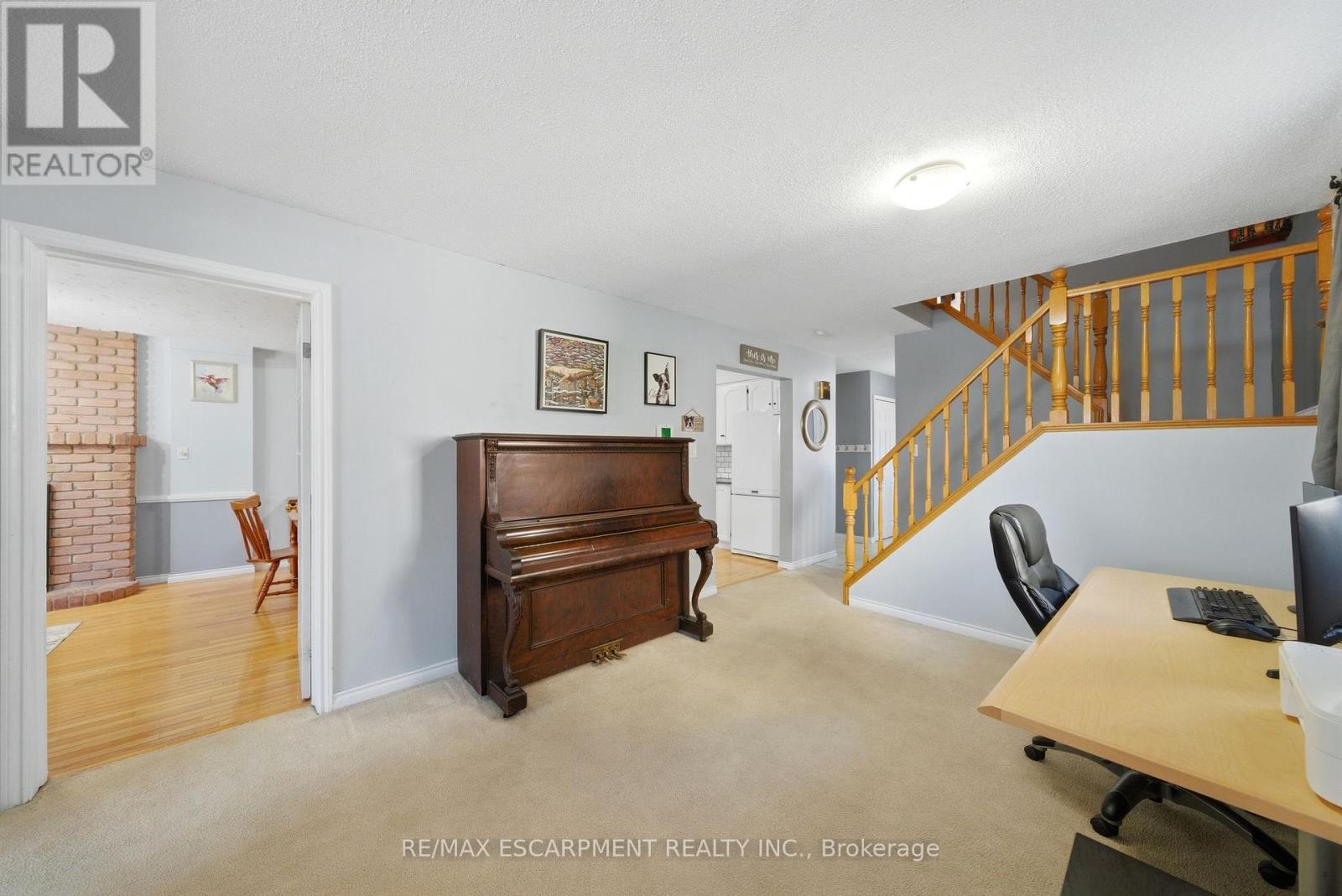 15 Finch Place, Hamilton, Ontario  L9A 5C2 - Photo 6 - X12973340