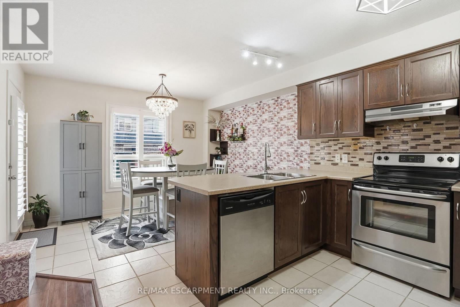 39 Butler Cove Road, Stratford, Ontario  N5A 0C8 - Photo 11 - X12973406