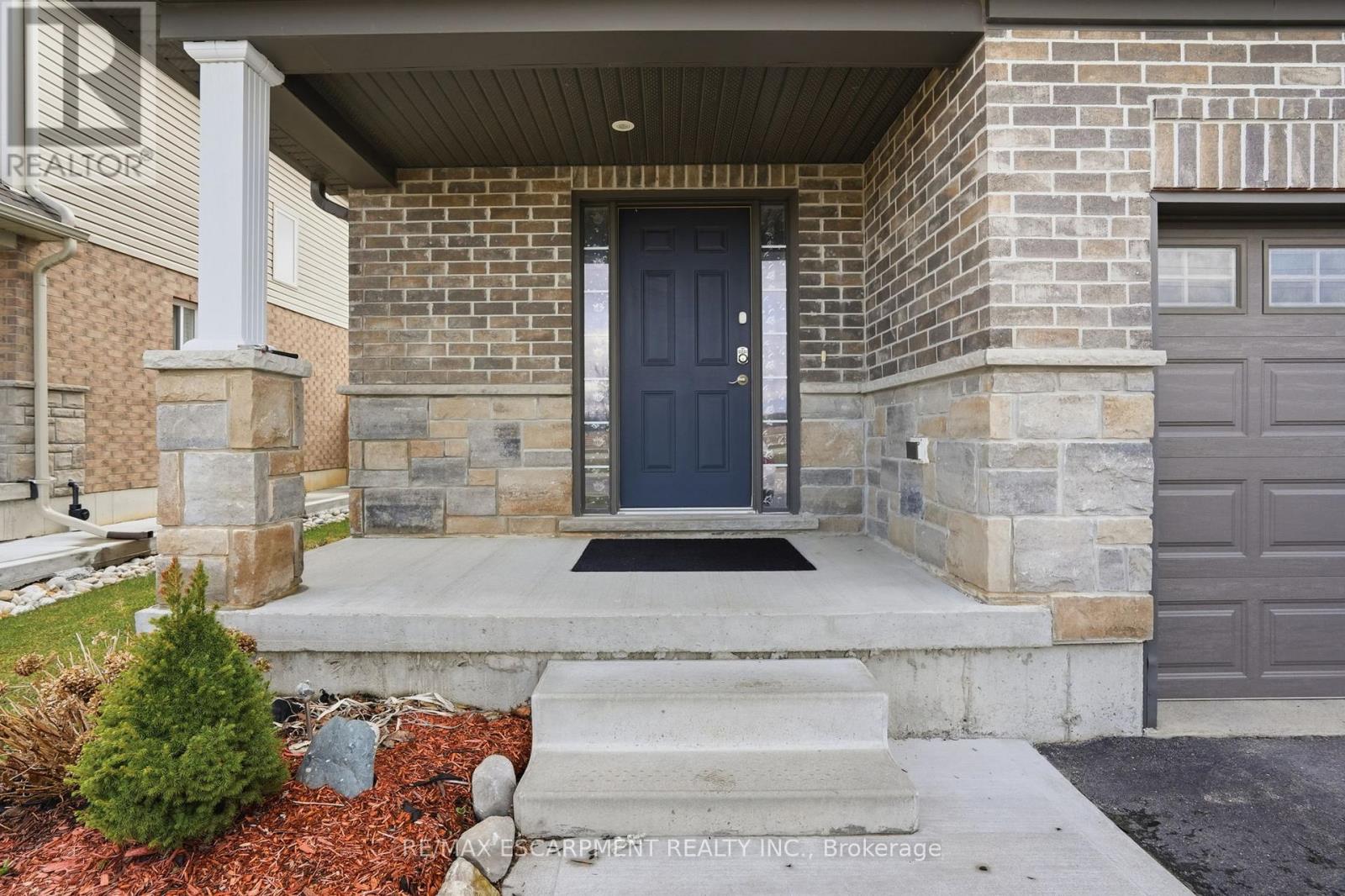 39 Butler Cove Road, Stratford, Ontario  N5A 0C8 - Photo 3 - X12973406