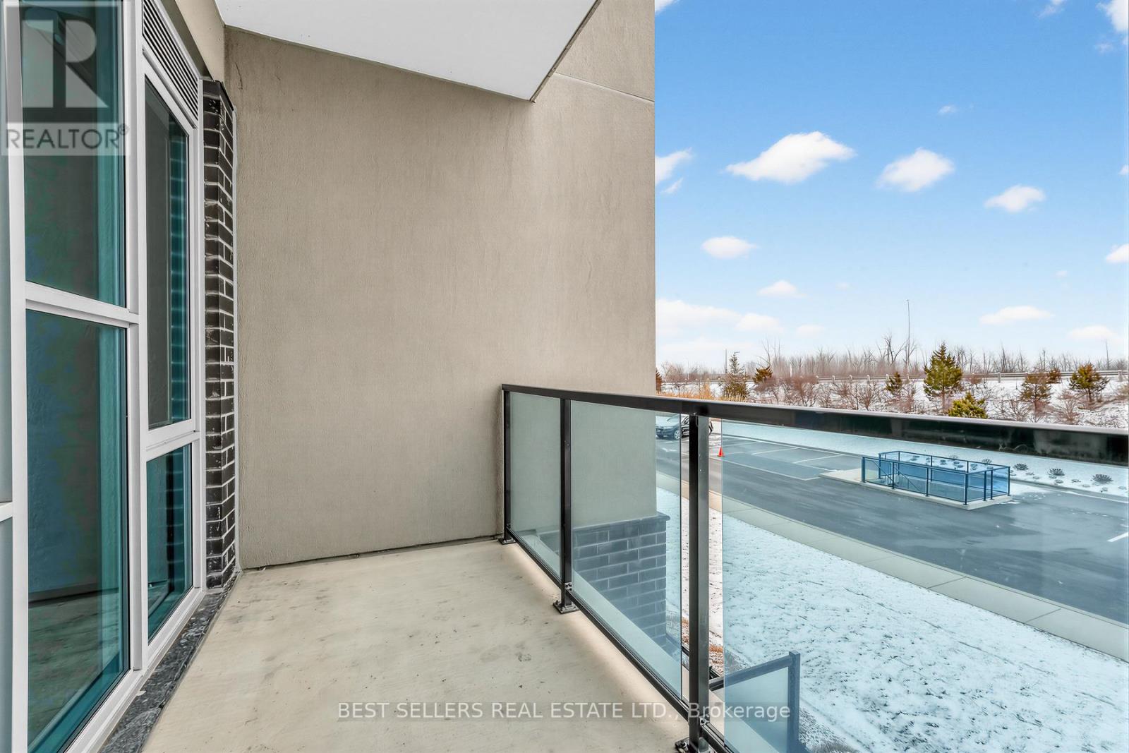 220 - 16 Concord Place, Grimsby, Ontario  L3M 0J1 - Photo 18 - X12973464