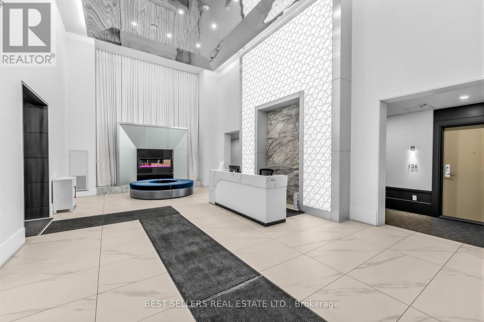 220 - 16 Concord Place, Grimsby, Ontario  L3M 0J1 - Photo 3 - X12973464