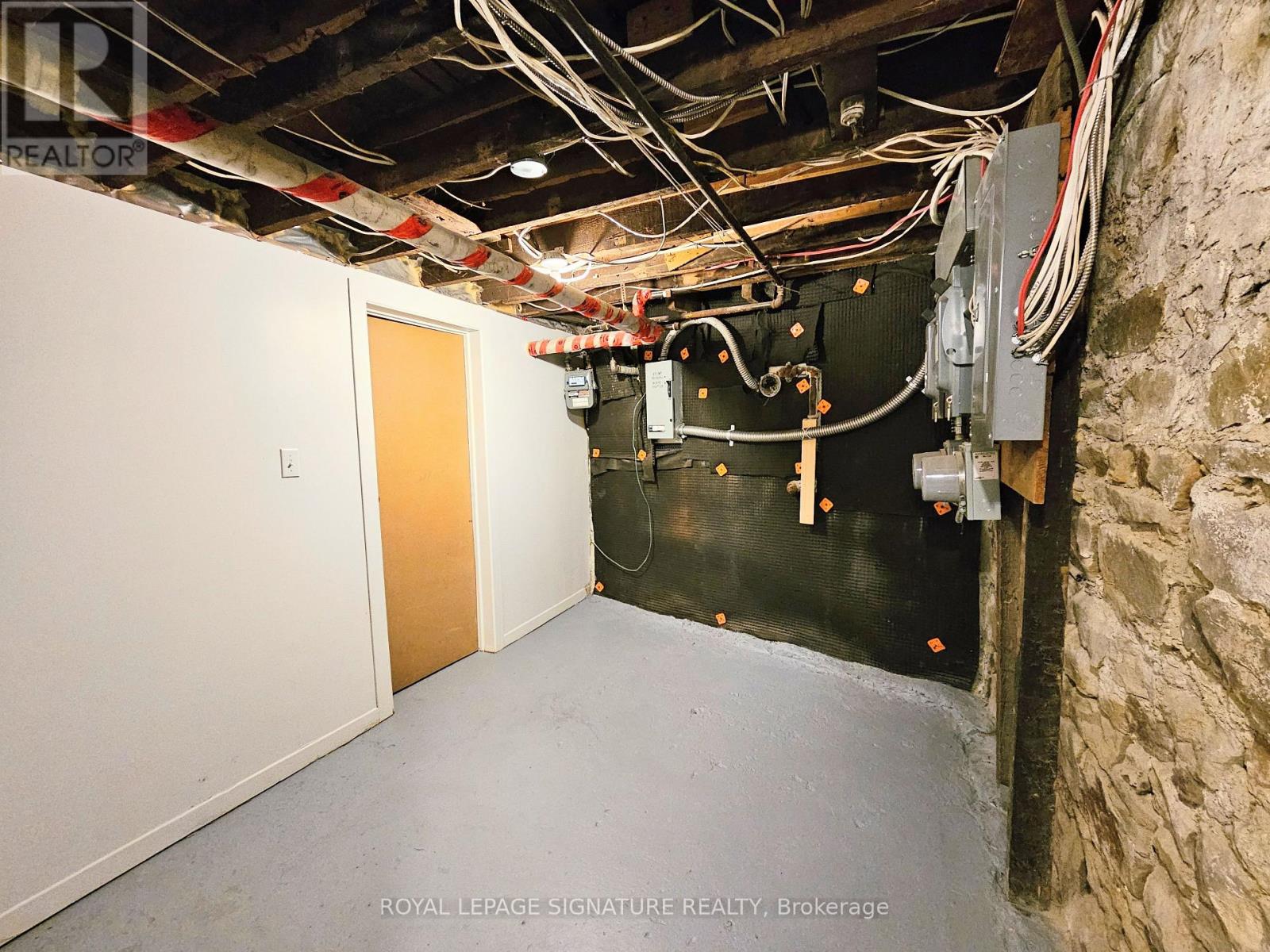 2953 Dundas Street W, Toronto, Ontario  M6P 1Z2 - Photo 8 - W12683944